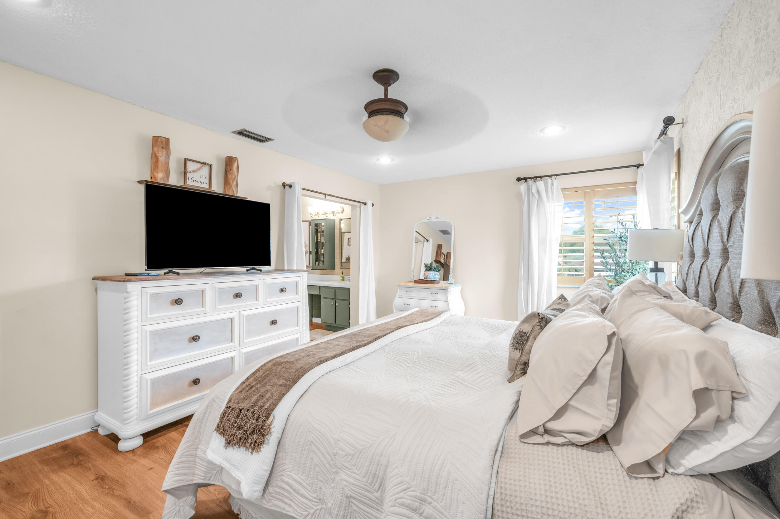COUNTRY ADDRESS - Residential