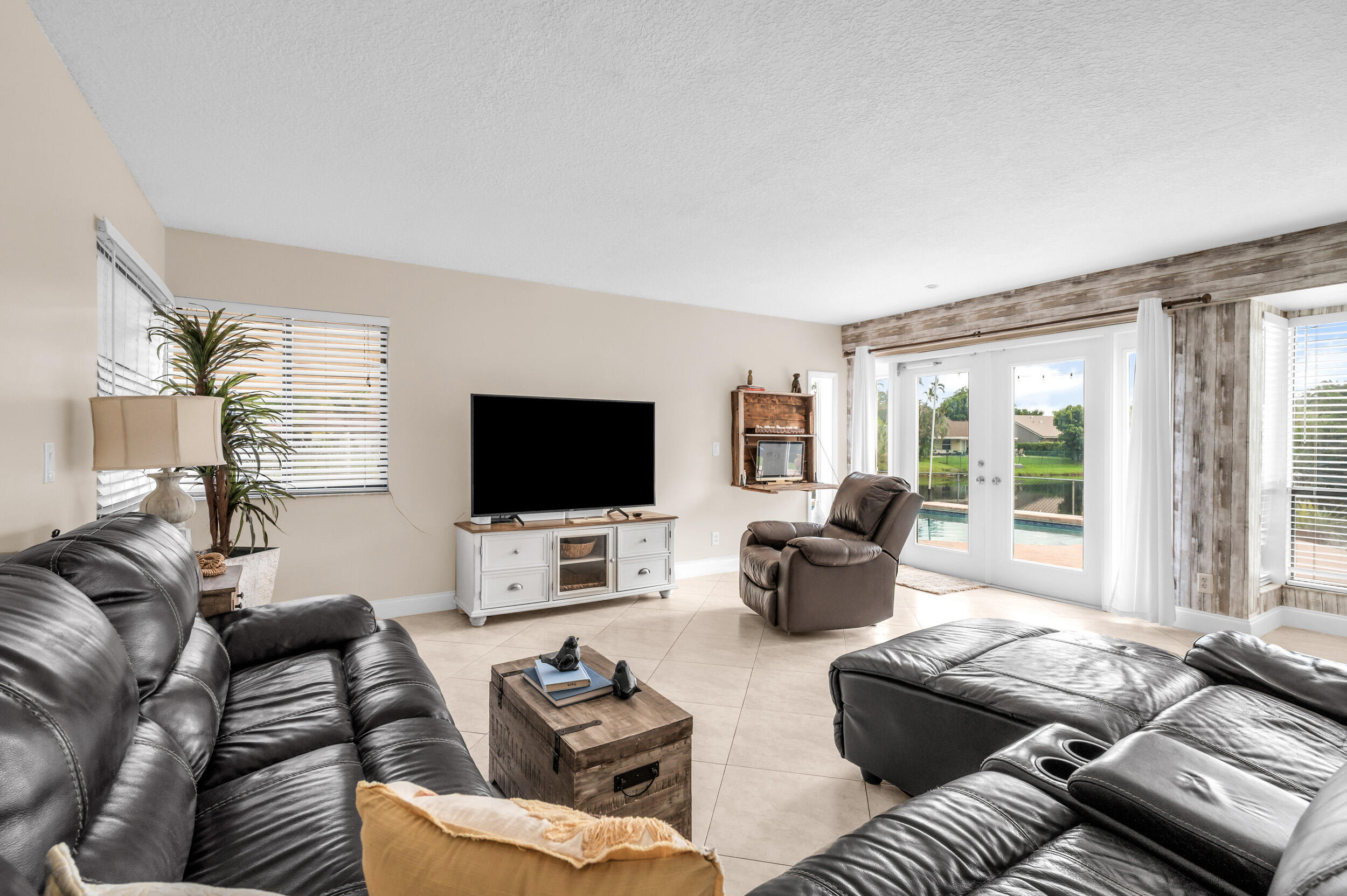 COUNTRY ADDRESS - Residential