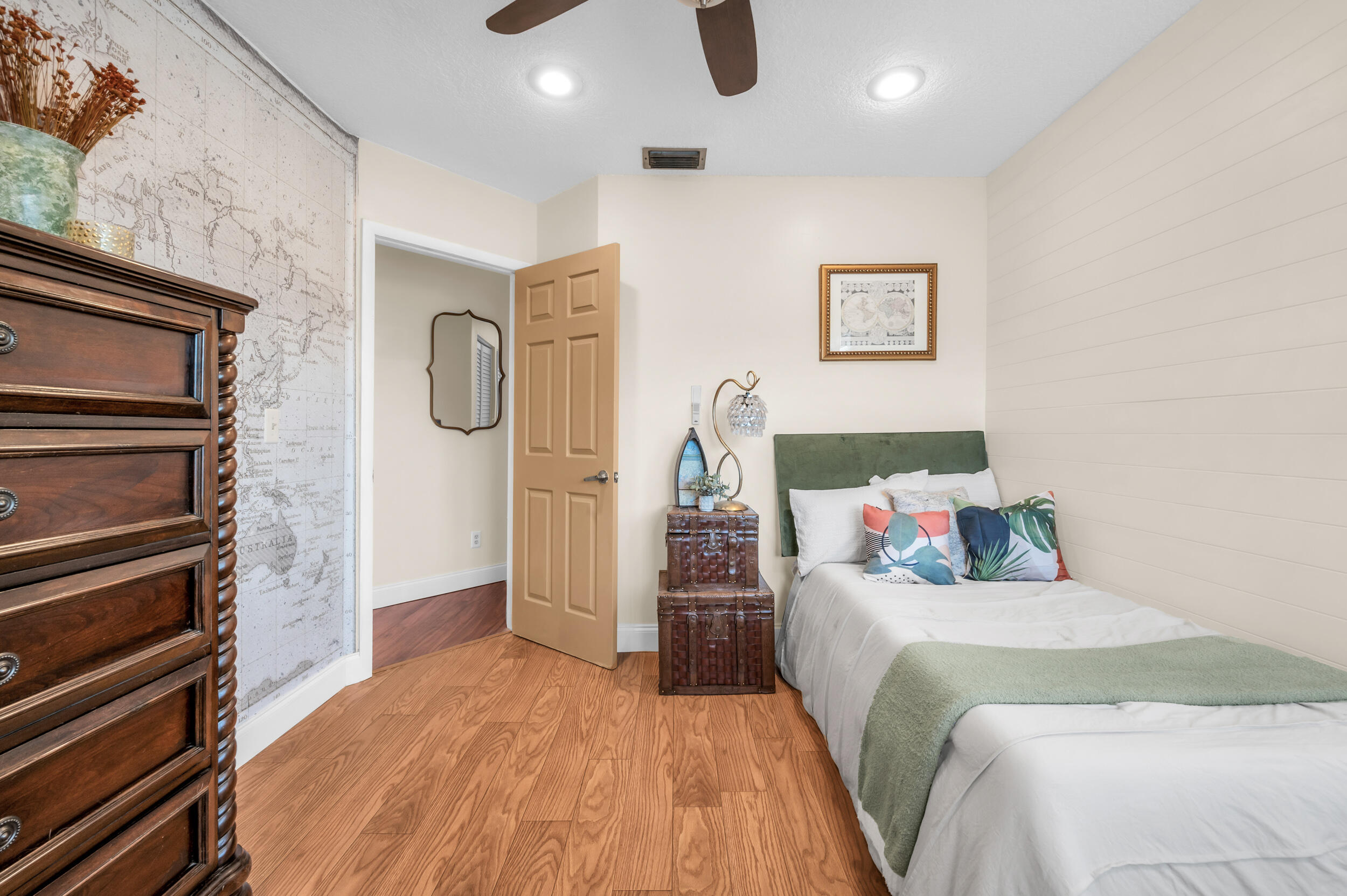 COUNTRY ADDRESS - Residential