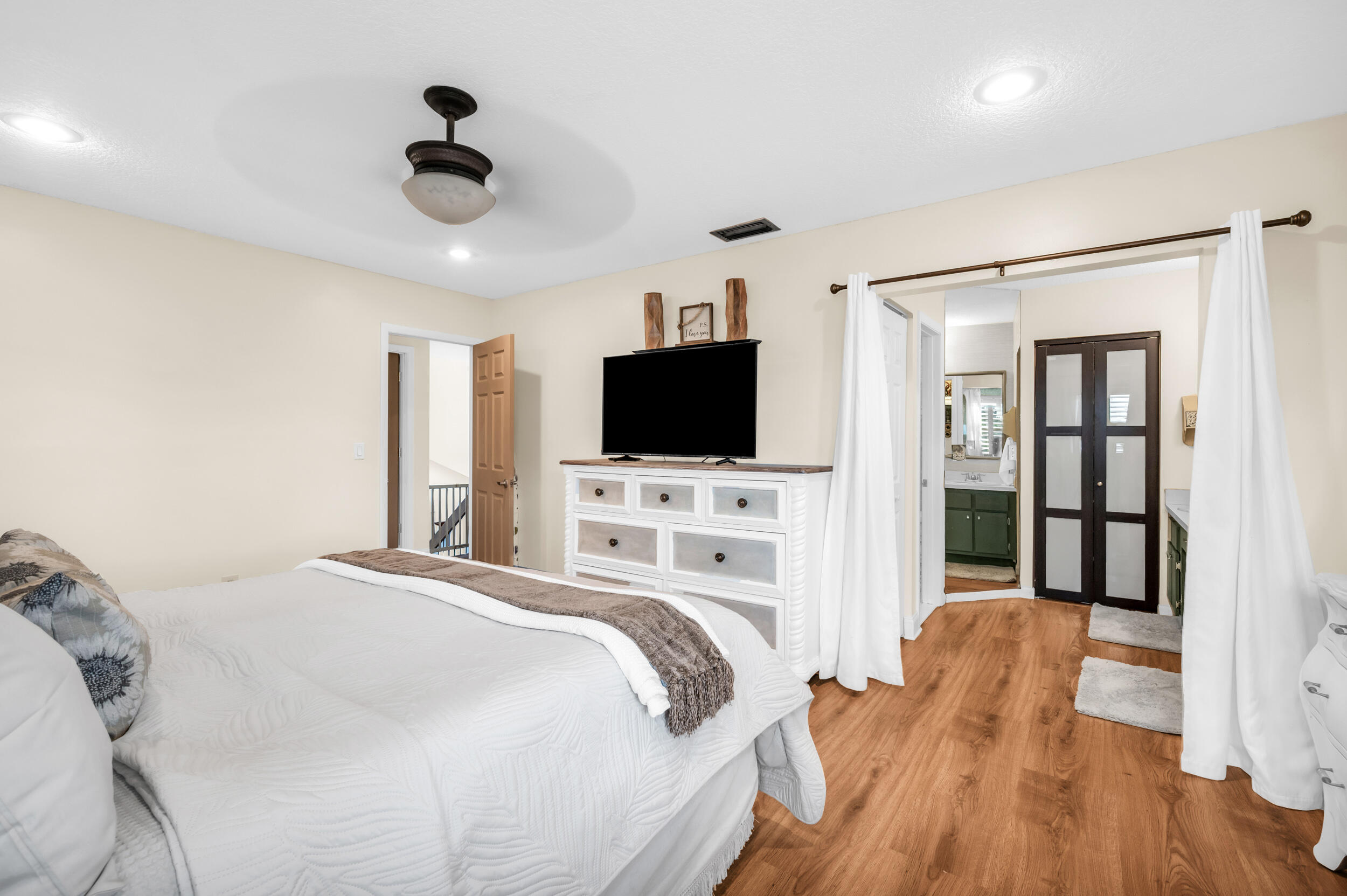 COUNTRY ADDRESS - Residential