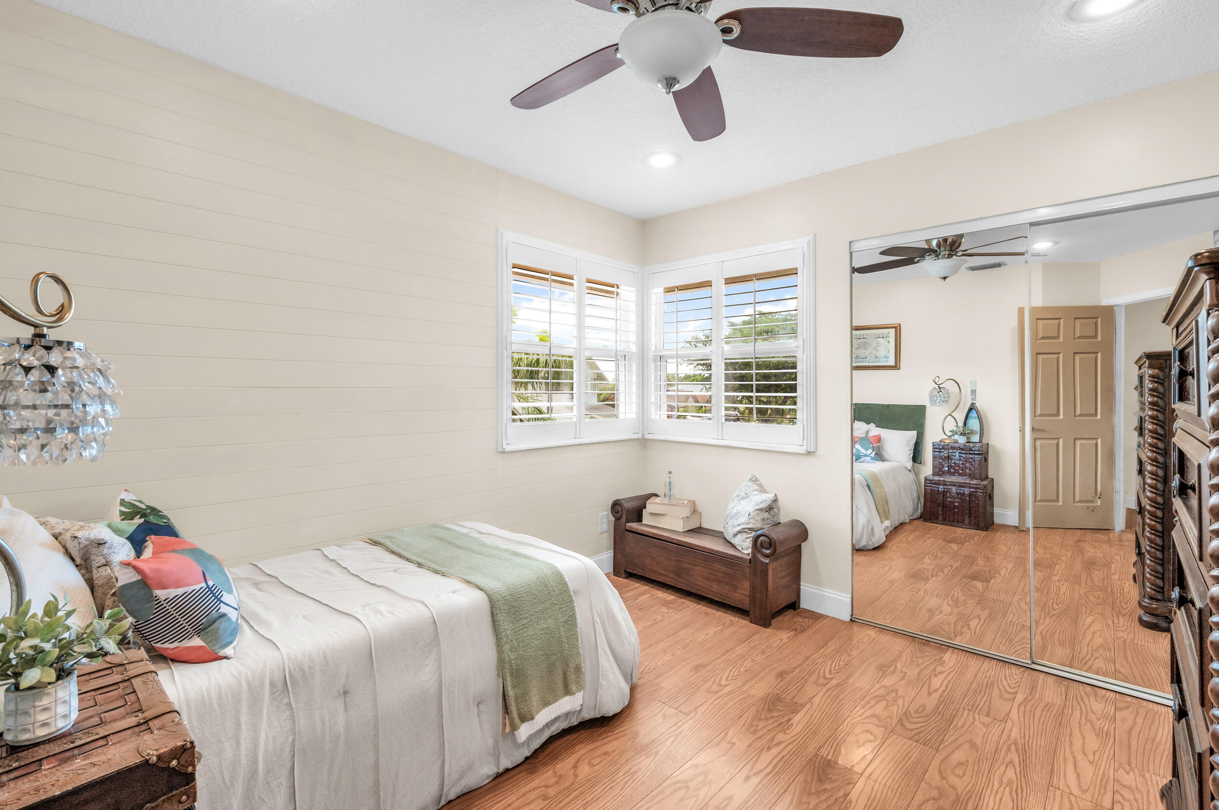 COUNTRY ADDRESS - Residential