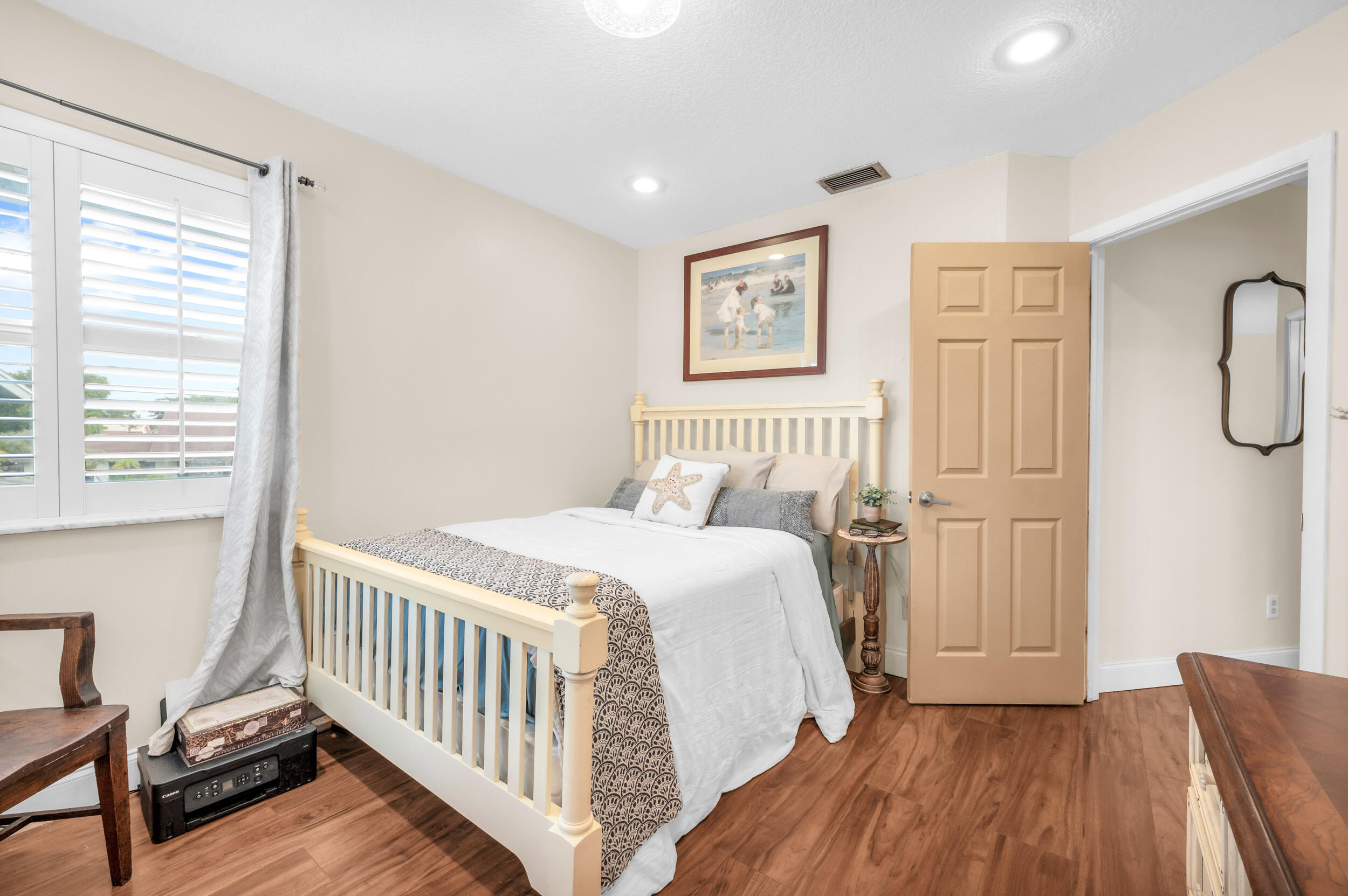 COUNTRY ADDRESS - Residential