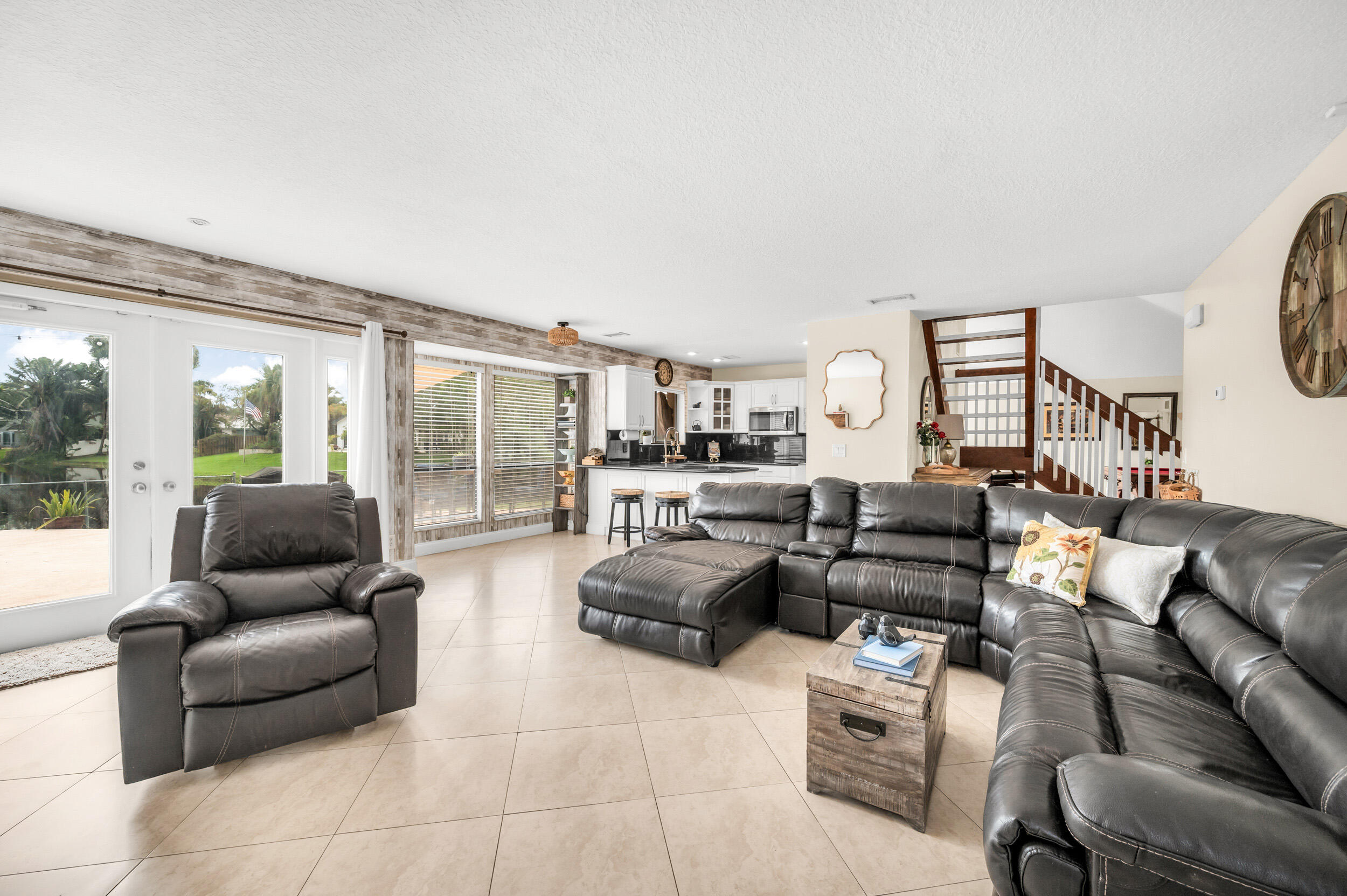 COUNTRY ADDRESS - Residential