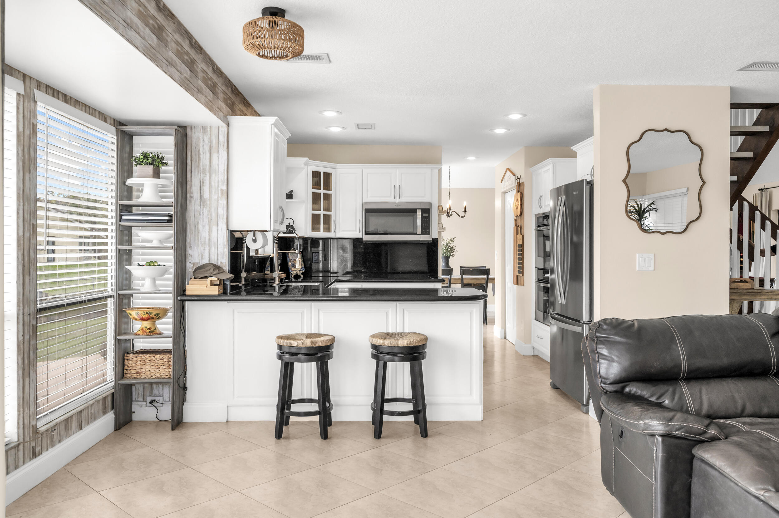 COUNTRY ADDRESS - Residential