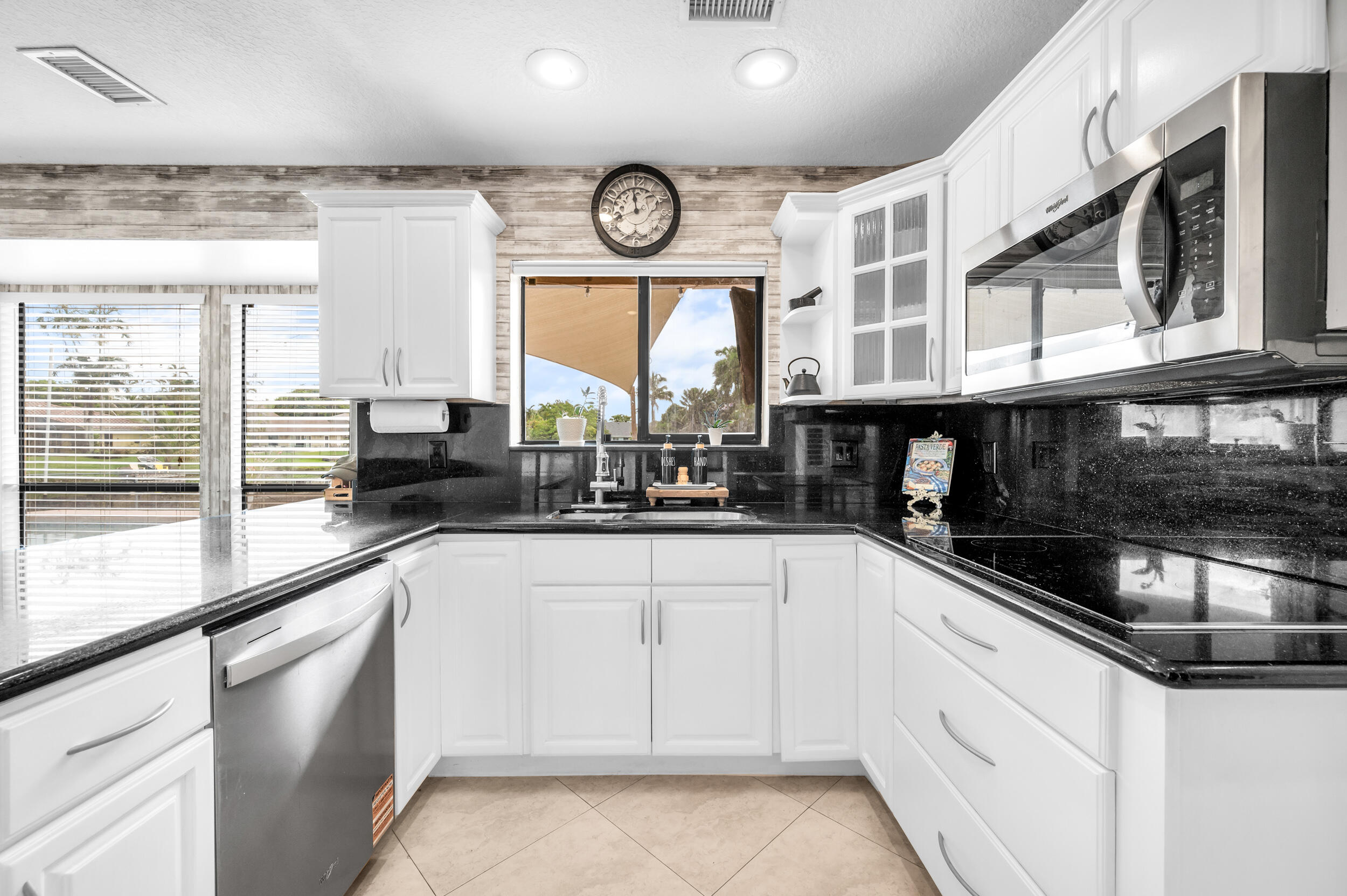 COUNTRY ADDRESS - Residential