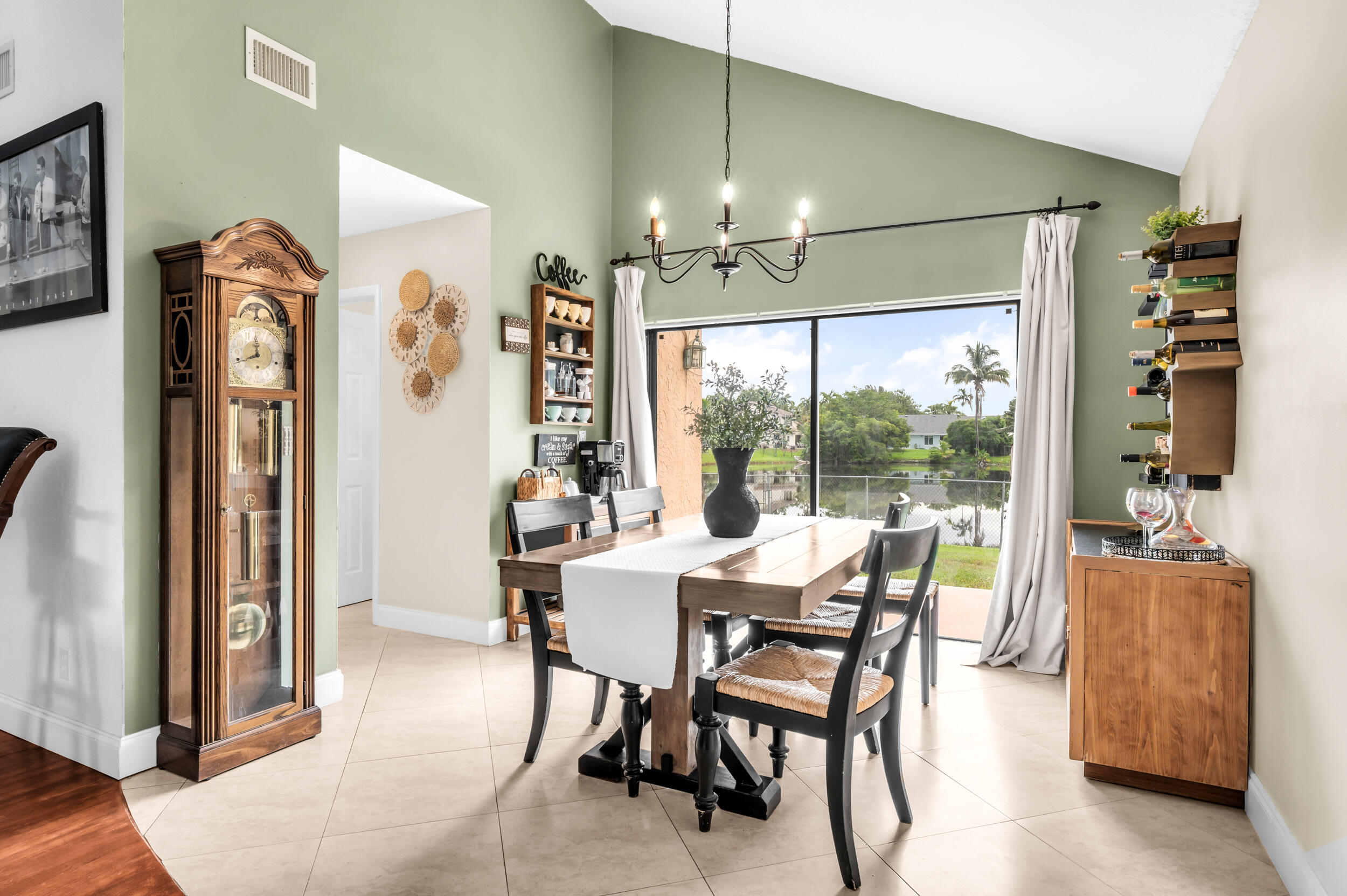 COUNTRY ADDRESS - Residential