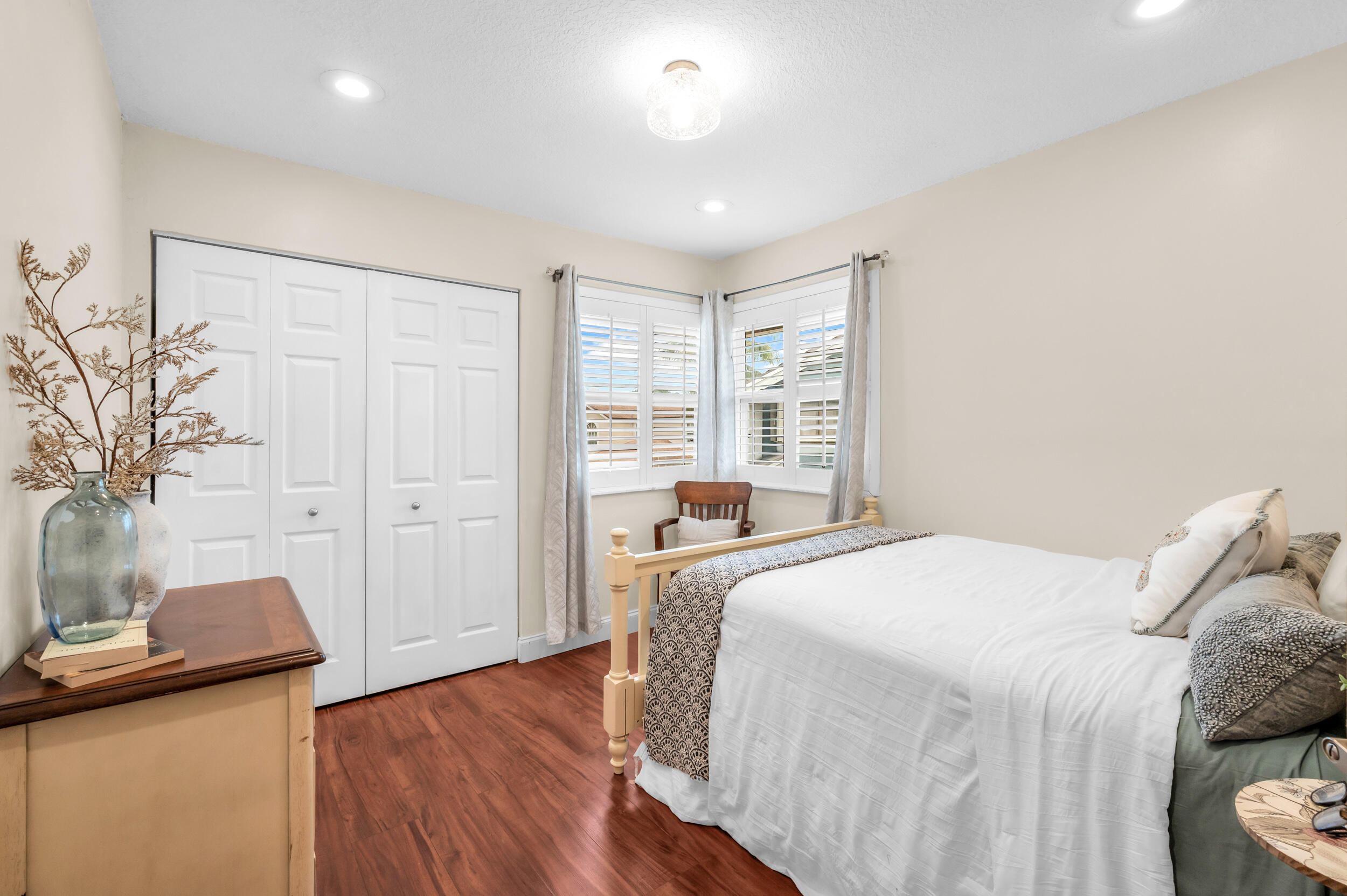 COUNTRY ADDRESS - Residential