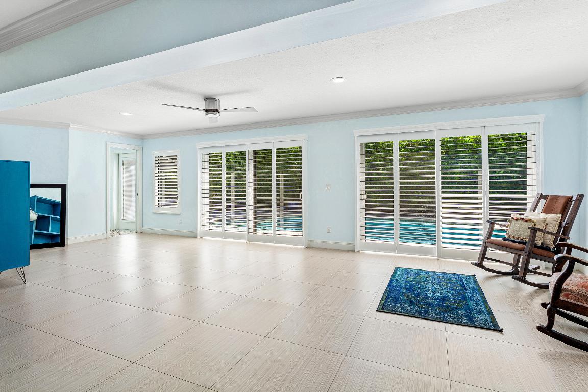 YACHT CLUB - Residential Lease