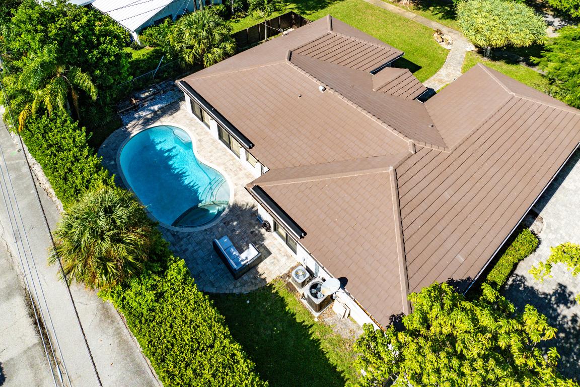 YACHT CLUB - Residential Lease