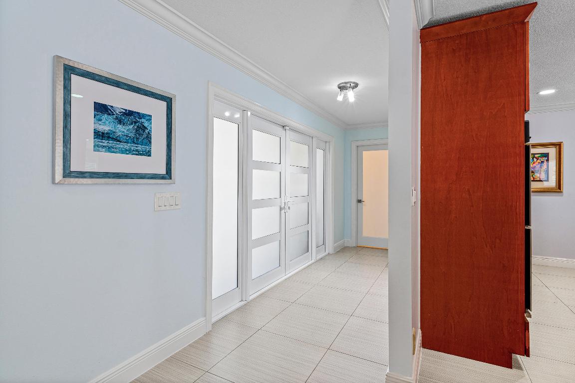 YACHT CLUB - Residential Lease
