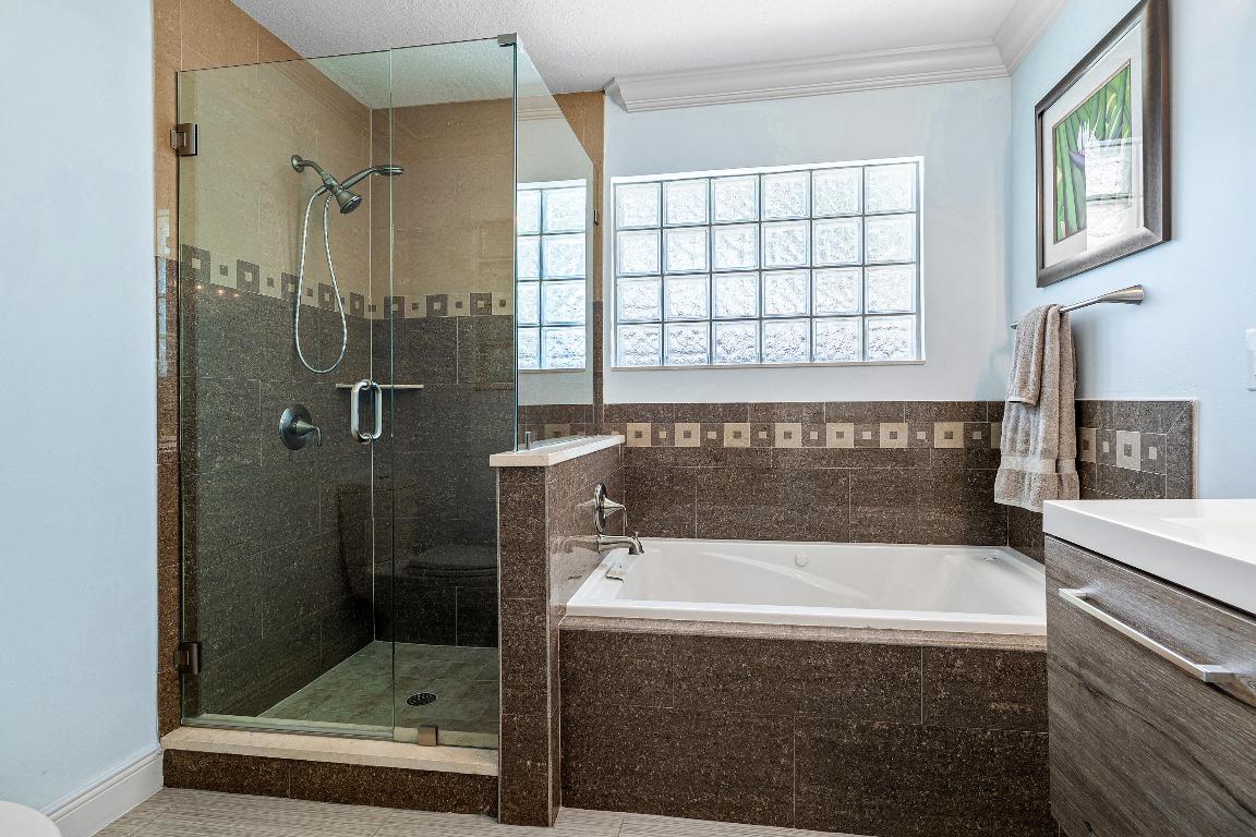 YACHT CLUB - Residential Lease