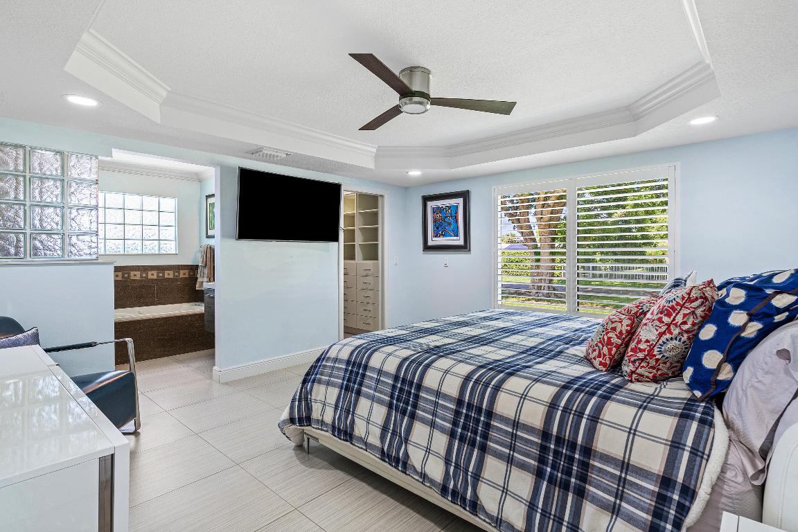 YACHT CLUB - Residential Lease