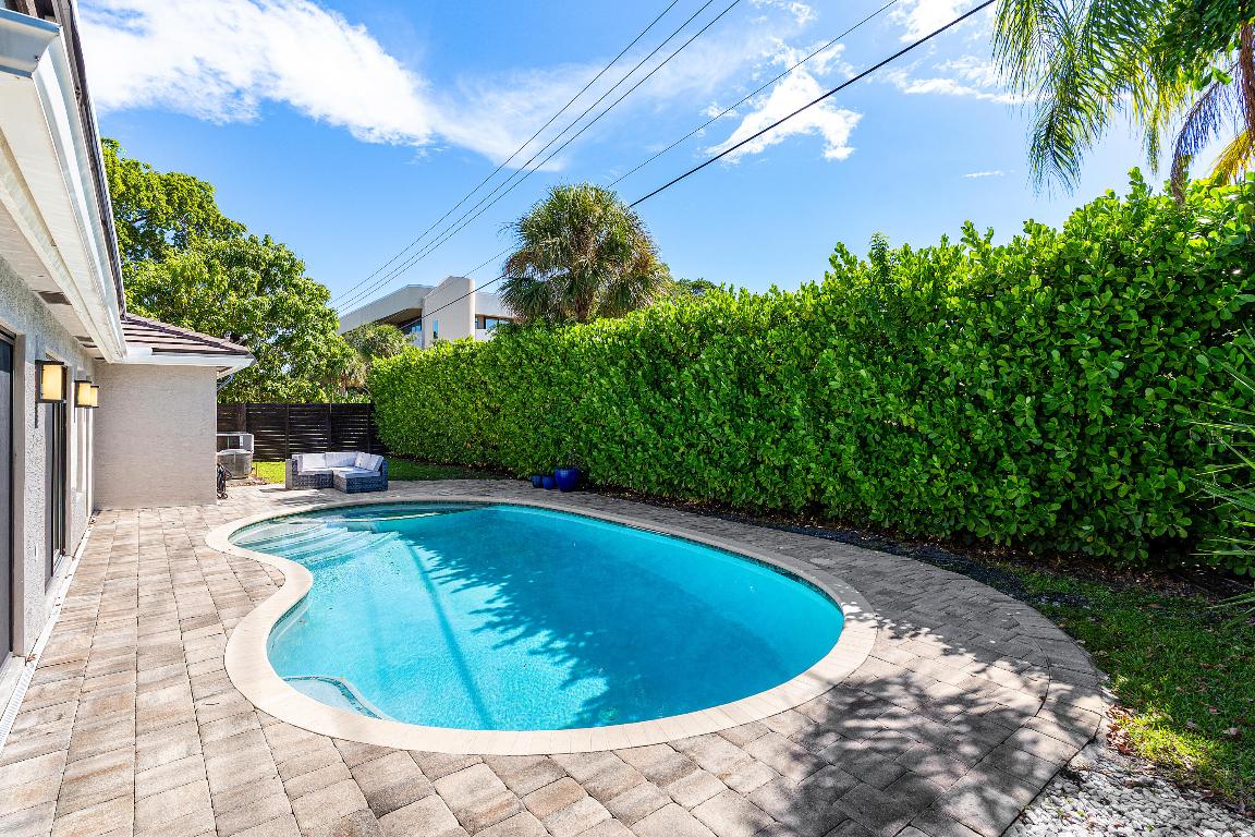 YACHT CLUB - Residential Lease