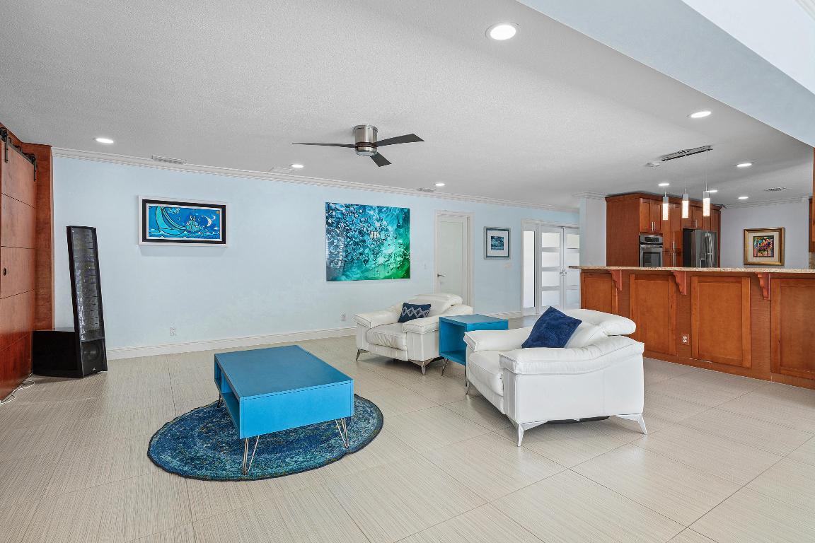 YACHT CLUB - Residential Lease