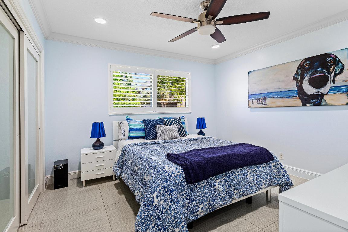 YACHT CLUB - Residential Lease