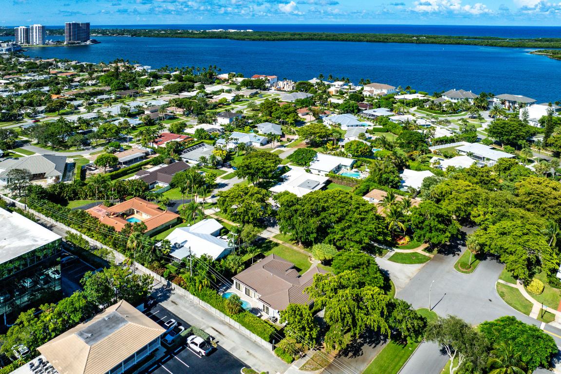 YACHT CLUB - Residential Lease
