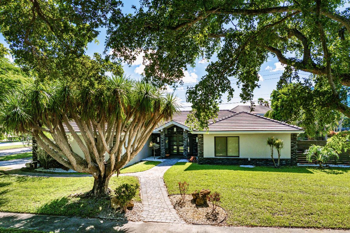 YACHT CLUB - Residential Lease