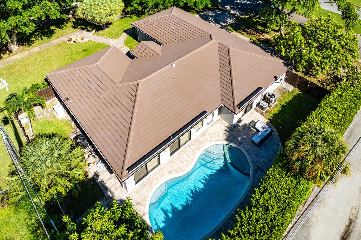 YACHT CLUB - Residential Lease