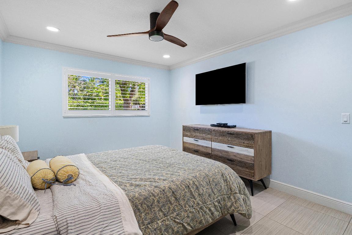 YACHT CLUB - Residential Lease