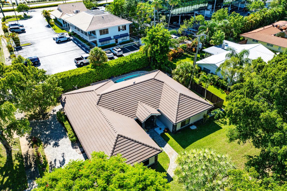 YACHT CLUB - Residential Lease