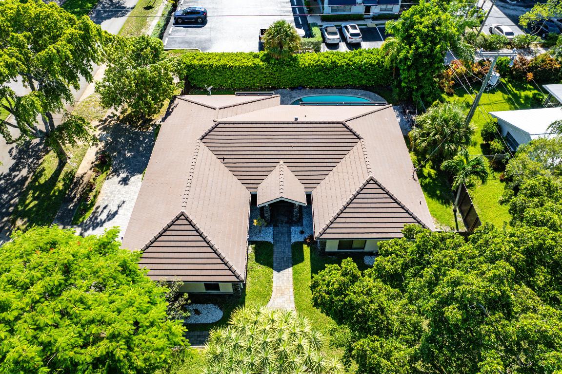 YACHT CLUB - Residential Lease