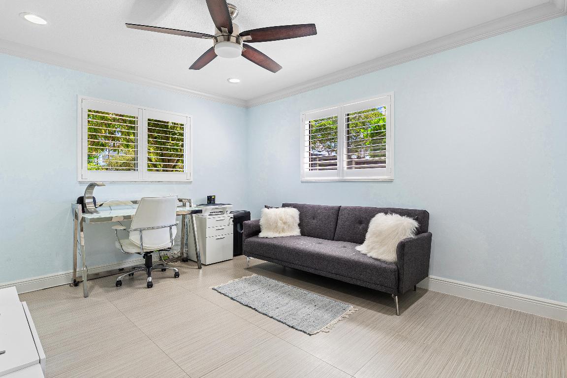YACHT CLUB - Residential Lease