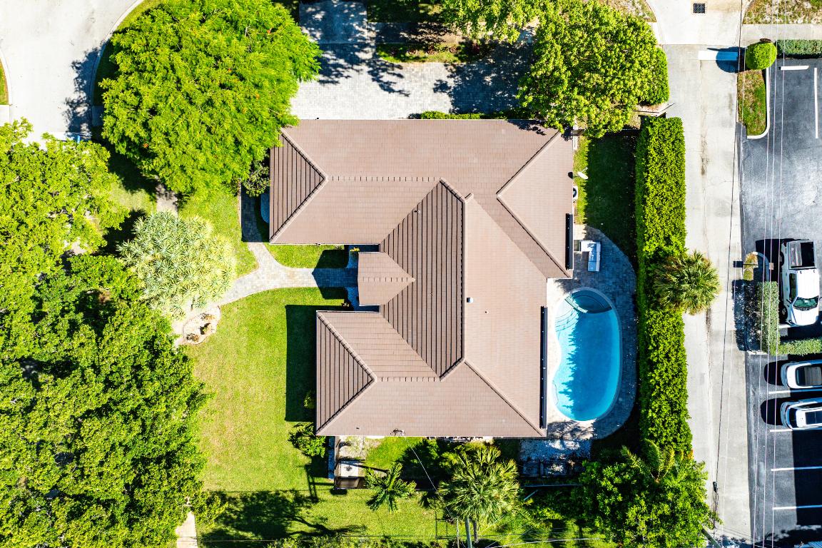YACHT CLUB - Residential Lease