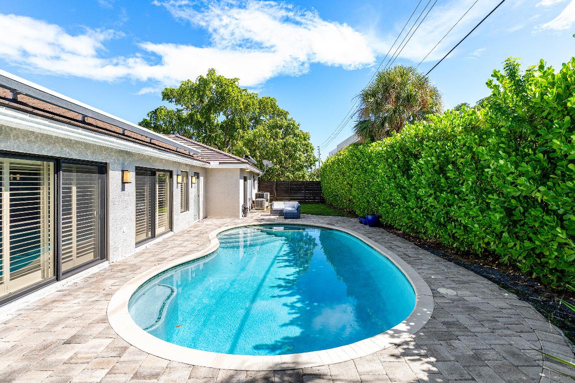 YACHT CLUB - Residential Lease