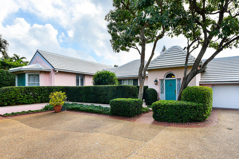 Elegant traditional Bermuda. Spacious rooms, high ceilings and fine quality finishes distinguish this beautiful home on one of the island's most sought-after streets. Three bedrooms, large professionally landscaped lot and tremendous curb appeal make this an attractive opportunity.