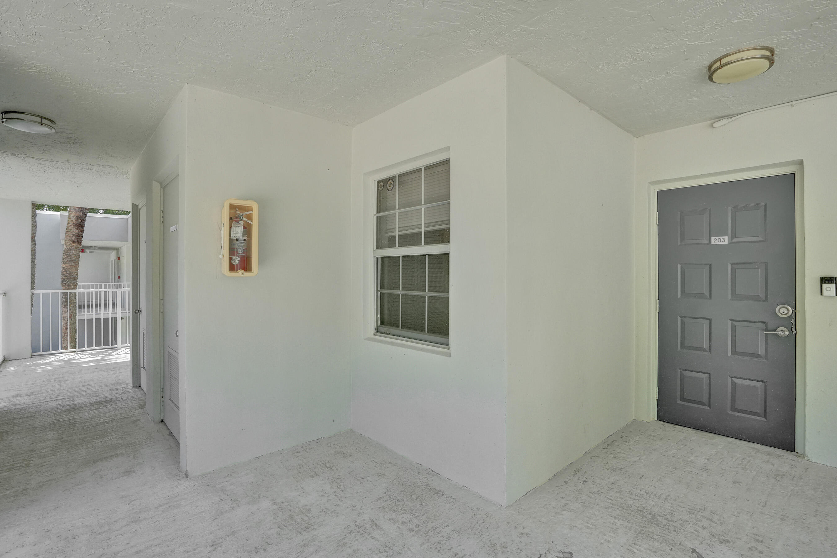 NO 14 PALM-AIRE COUNTRY CLUB - Residential