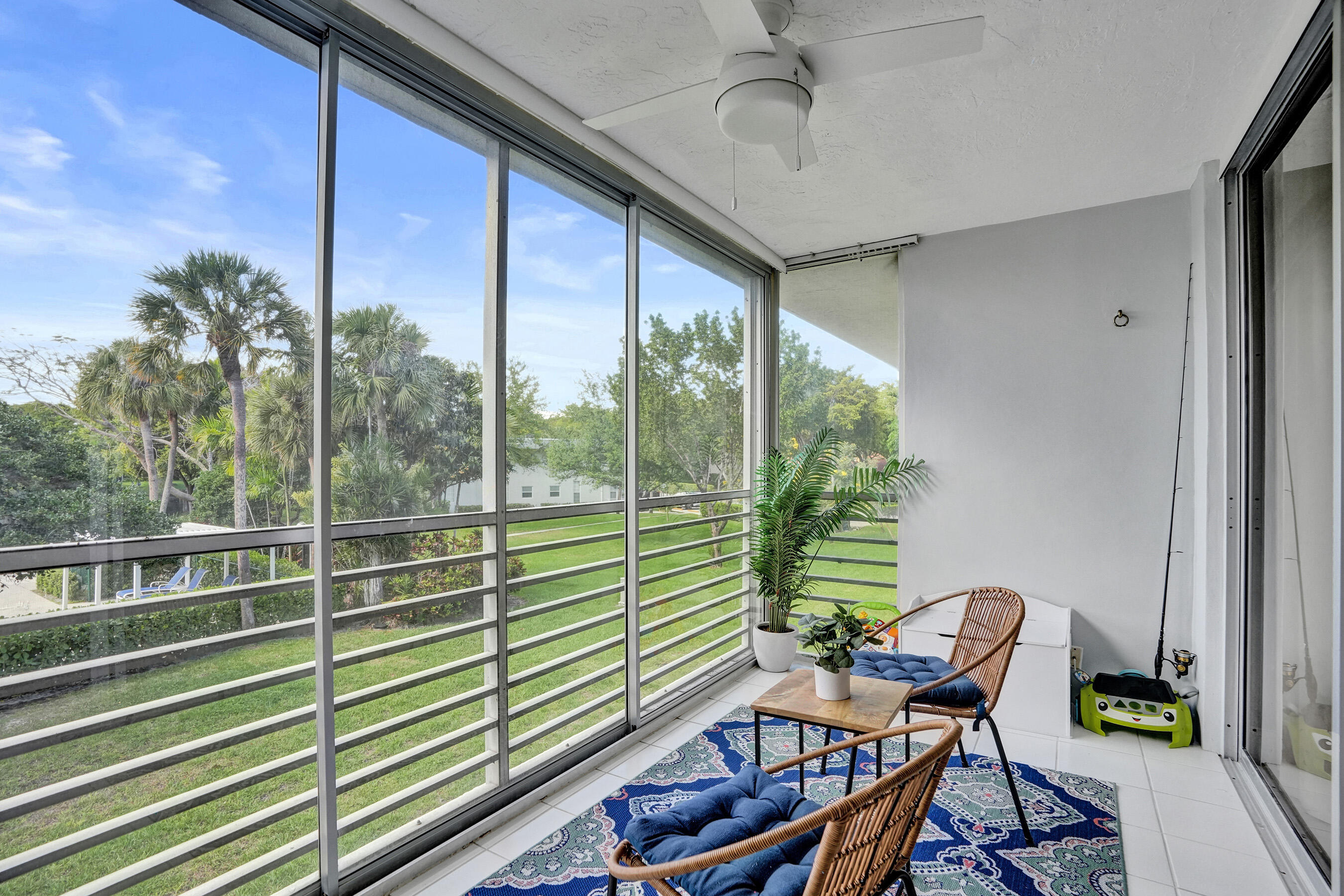 NO 14 PALM-AIRE COUNTRY CLUB - Residential