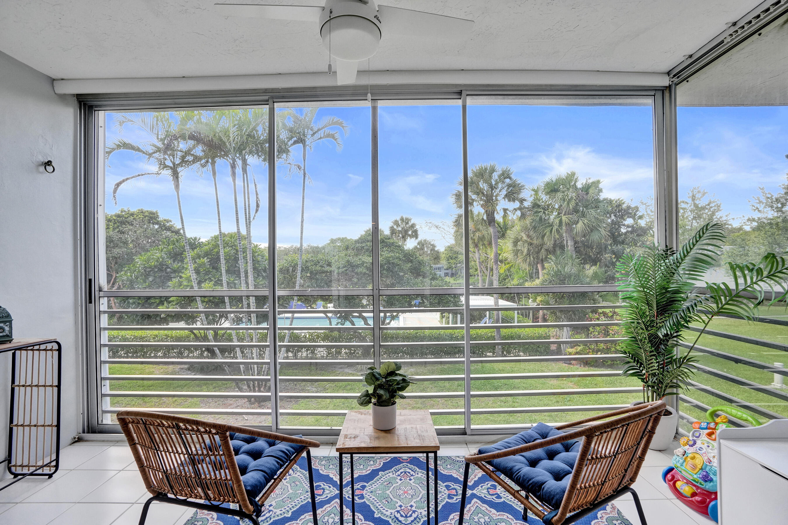 NO 14 PALM-AIRE COUNTRY CLUB - Residential