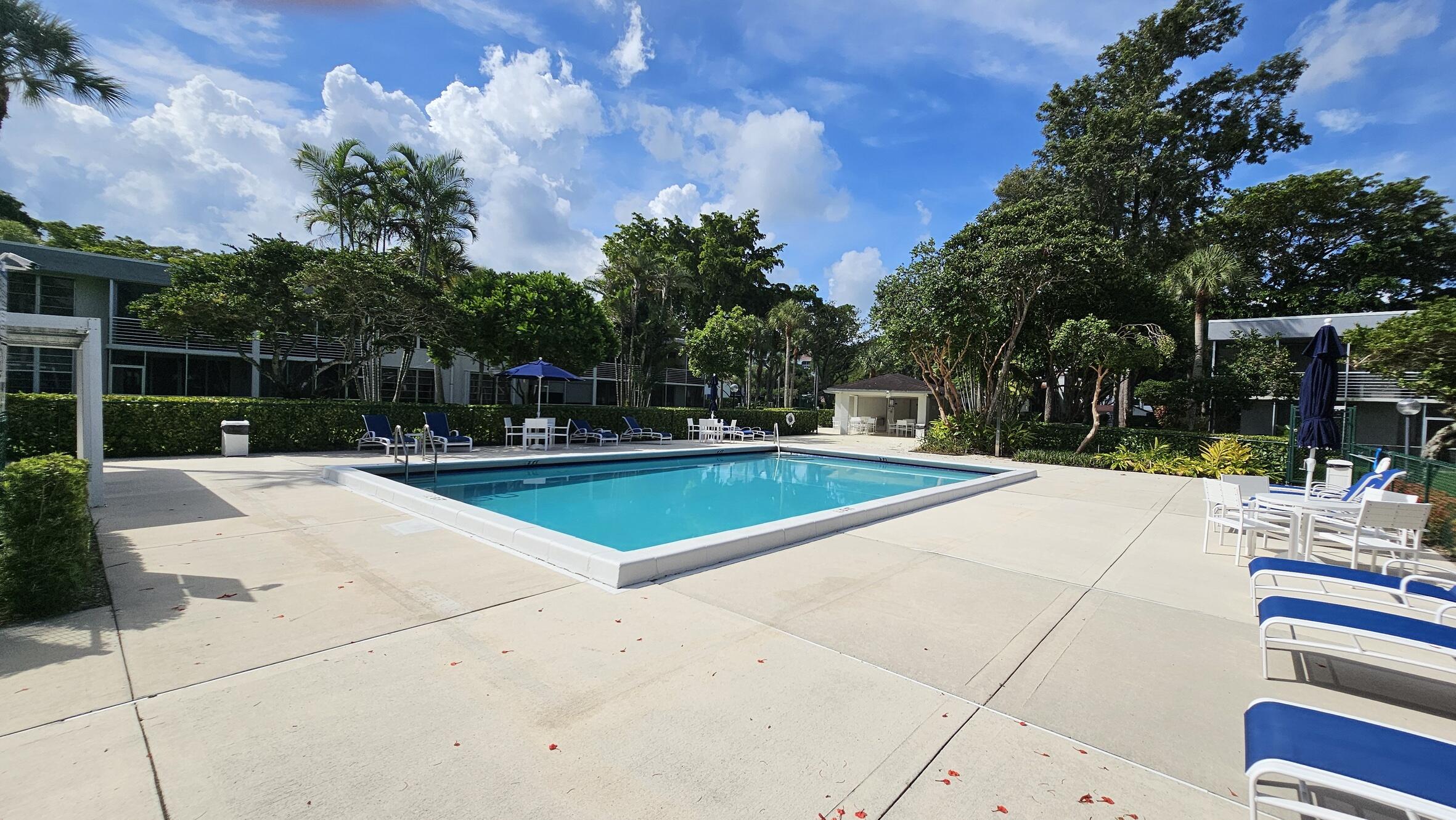 NO 14 PALM-AIRE COUNTRY CLUB - Residential