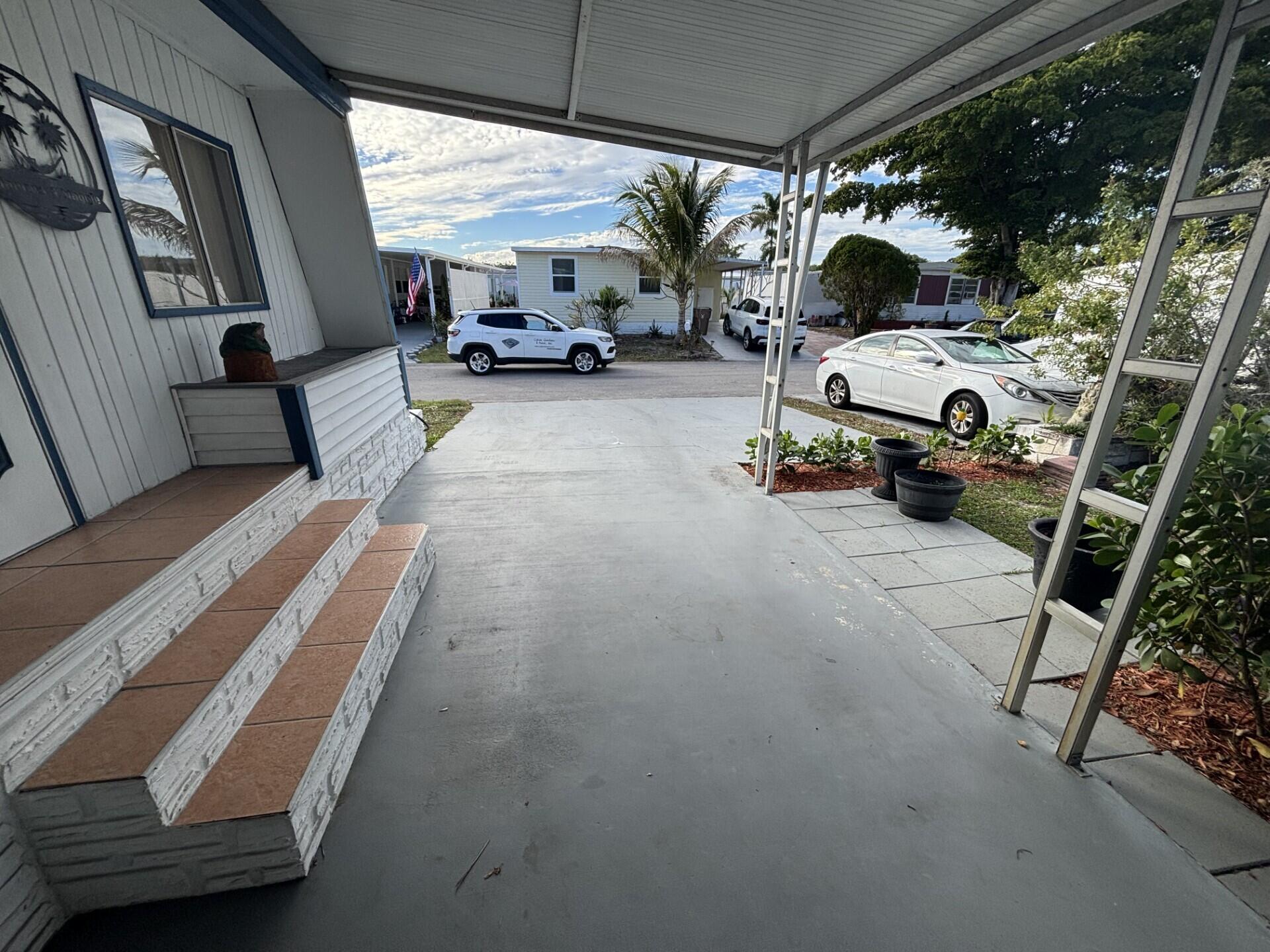 COUNTRY KNOLLS - Residential