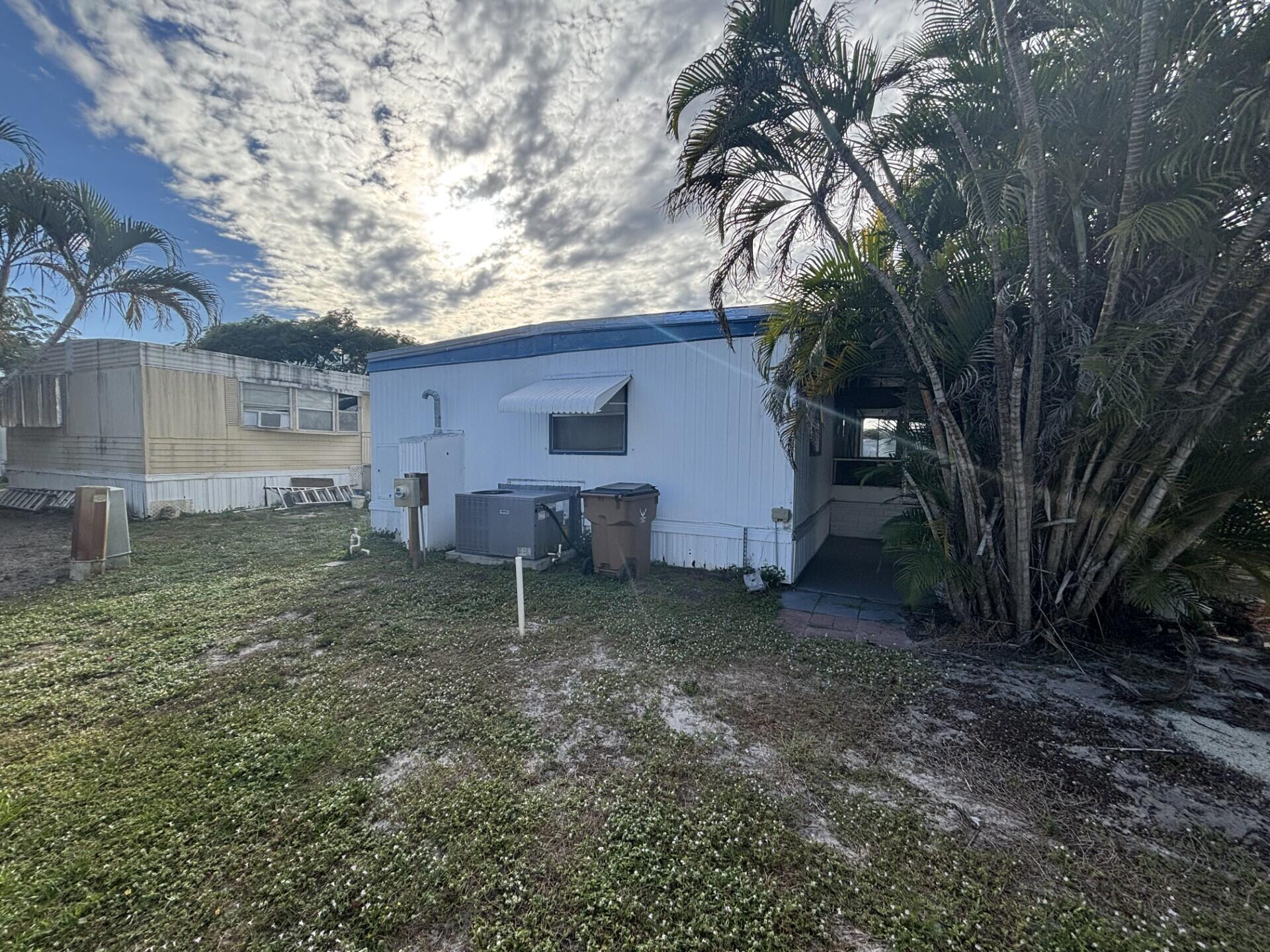 COUNTRY KNOLLS - Residential