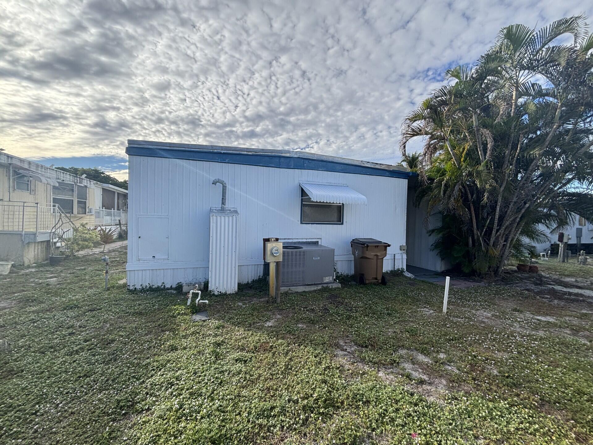 COUNTRY KNOLLS - Residential