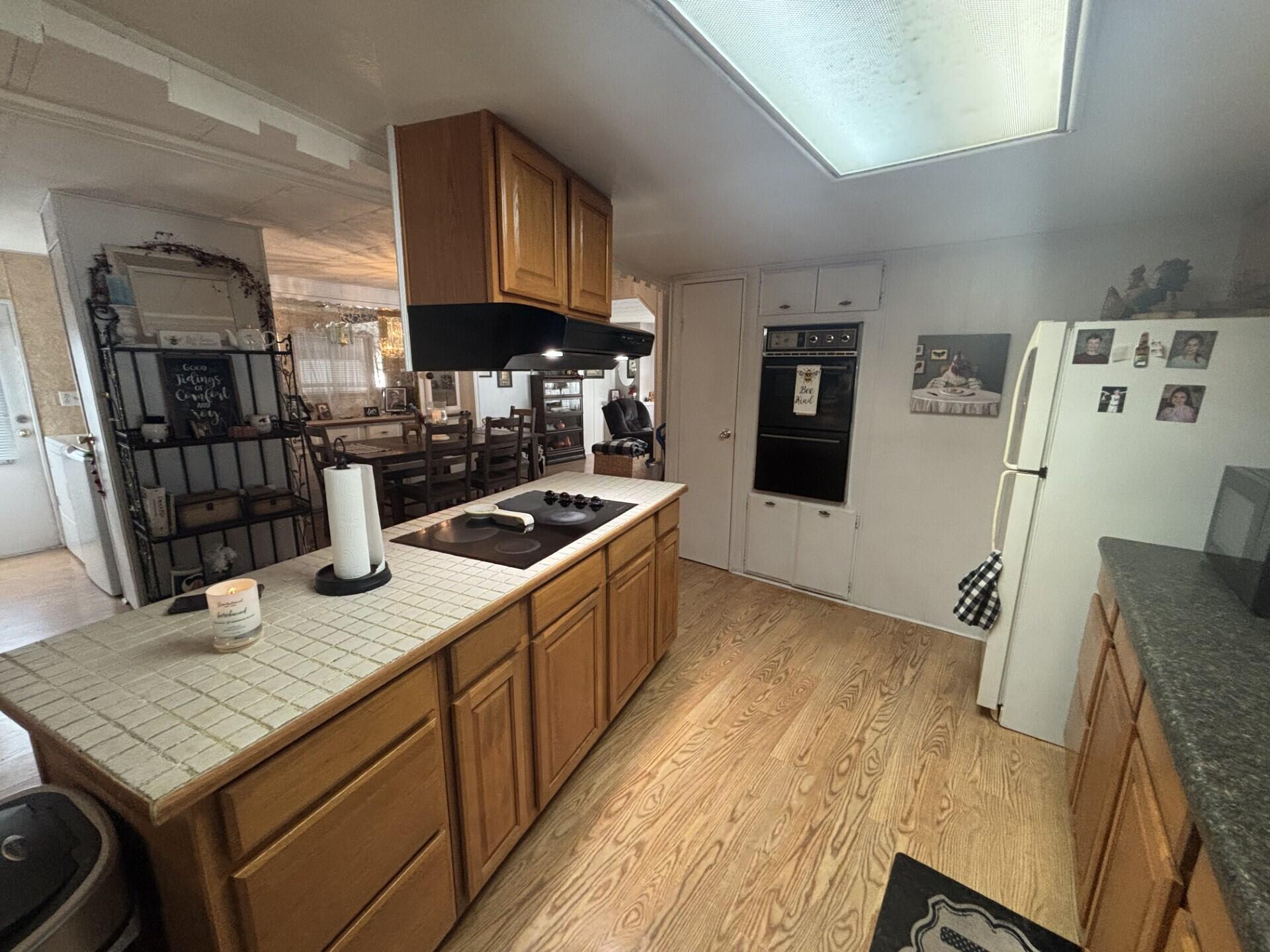 COUNTRY KNOLLS - Residential