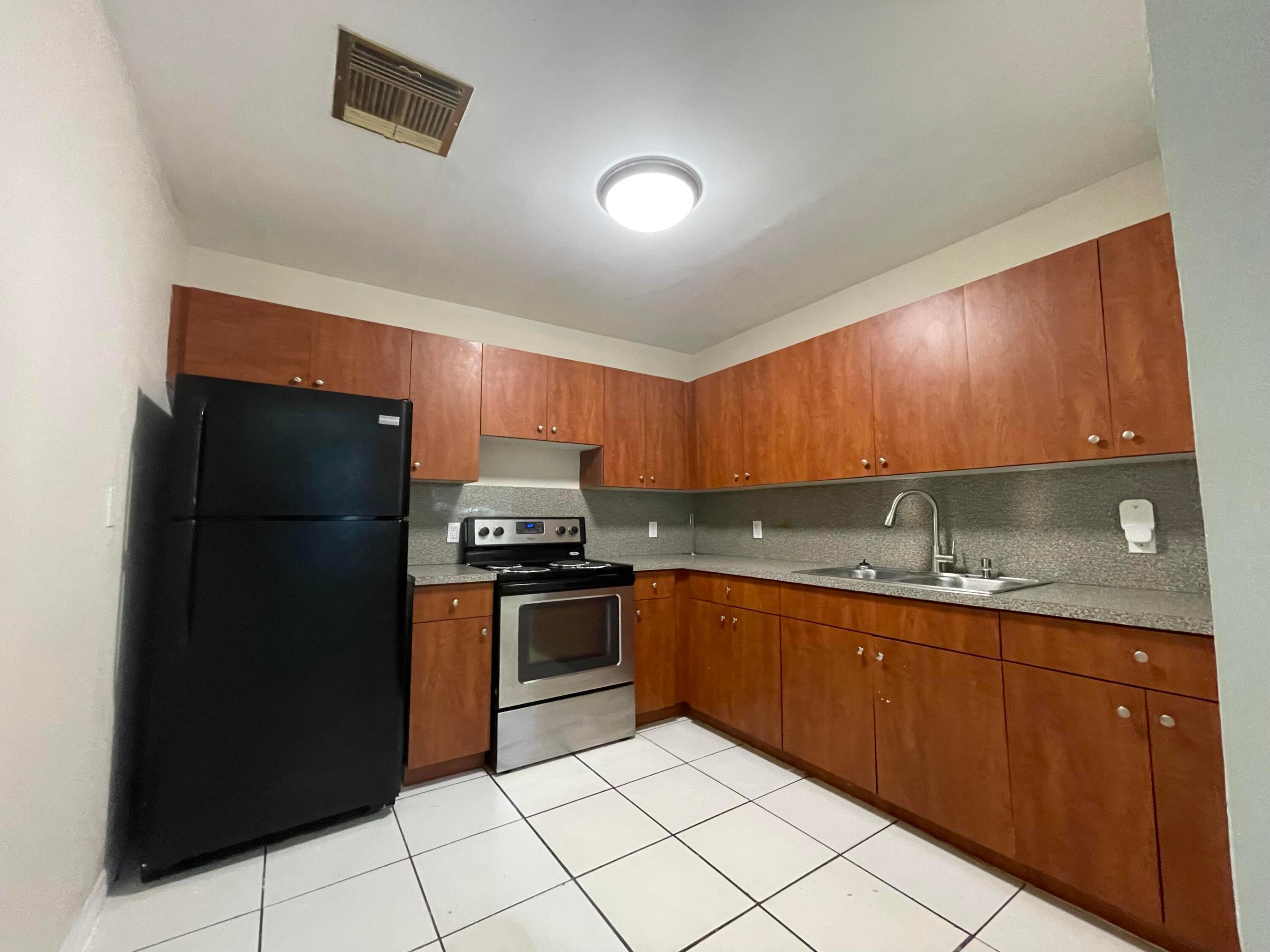 MONTICELLO PARK AMENDED PLAT - Residential Lease