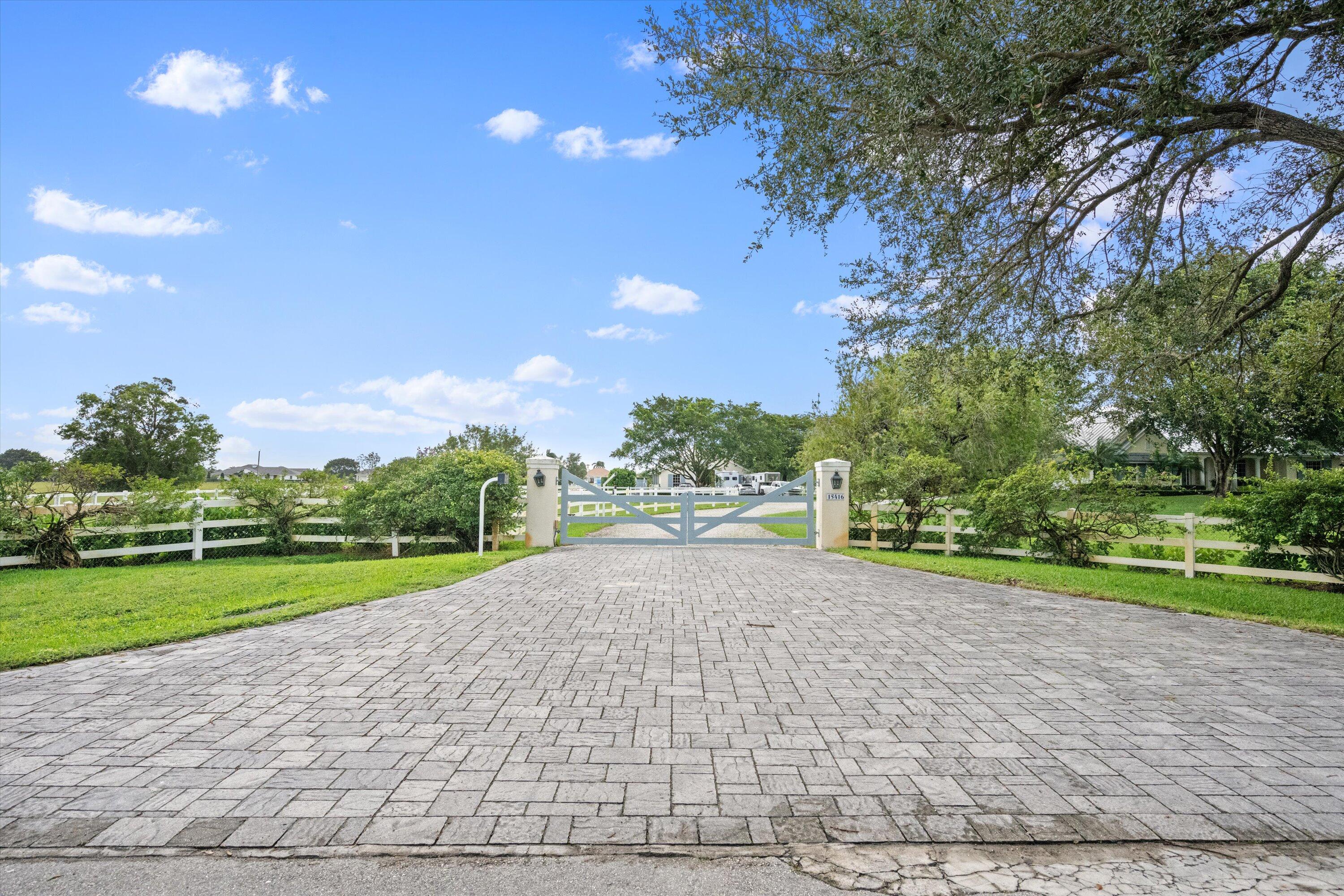 PALM BEACH POINT - Residential