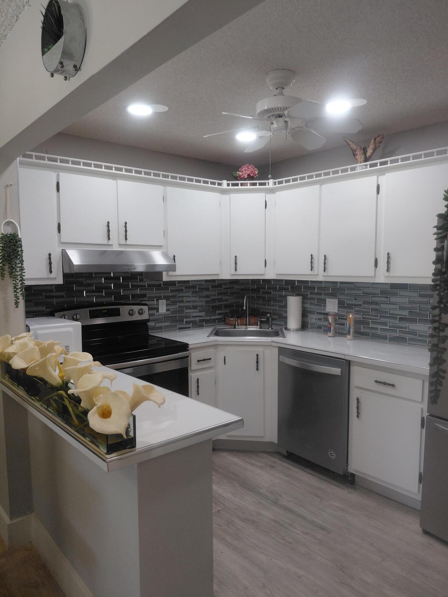 PINE RIDGE IV COND - Residential
