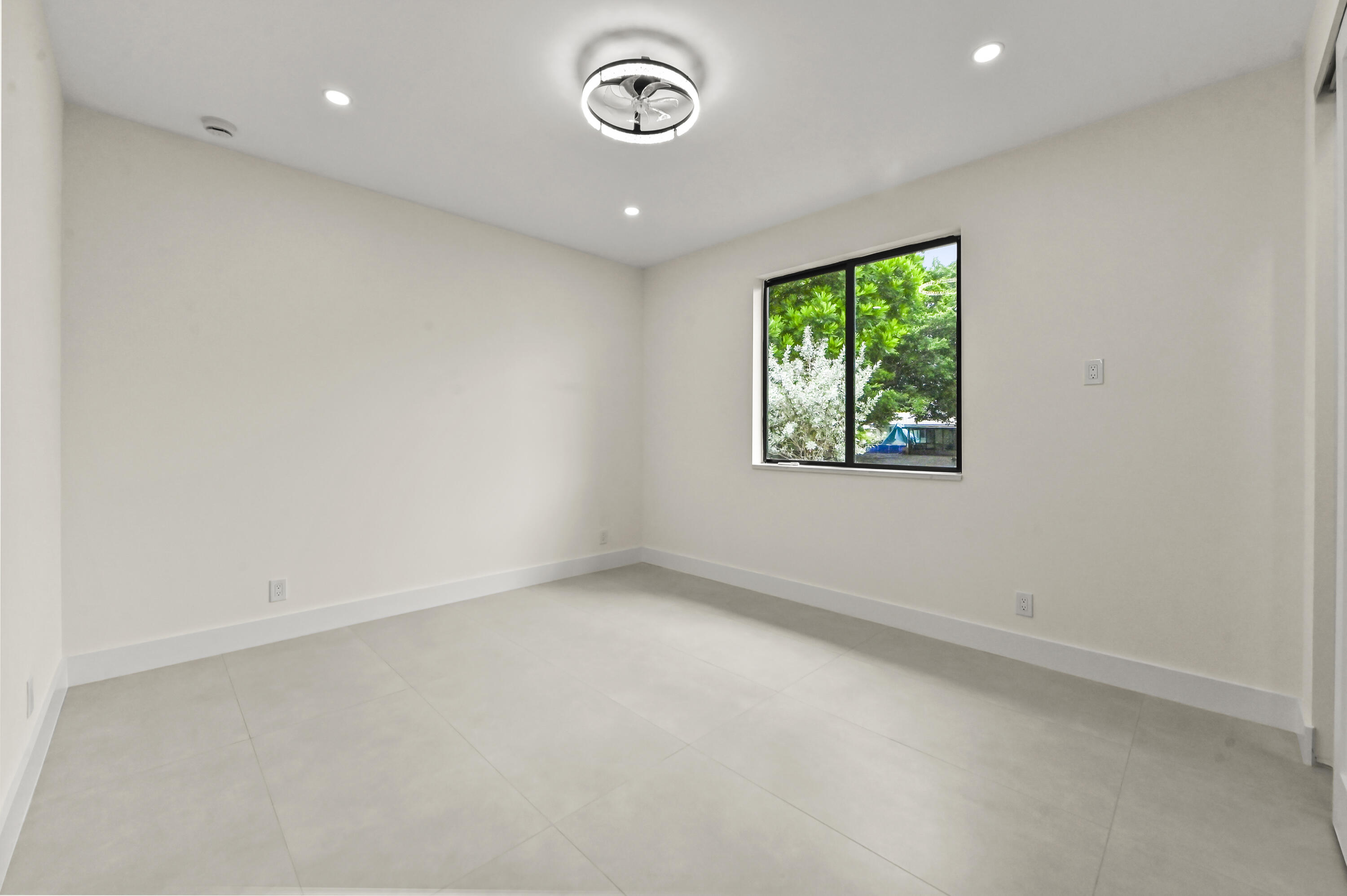 COCONUT CREEK 11TH SEC - Residential