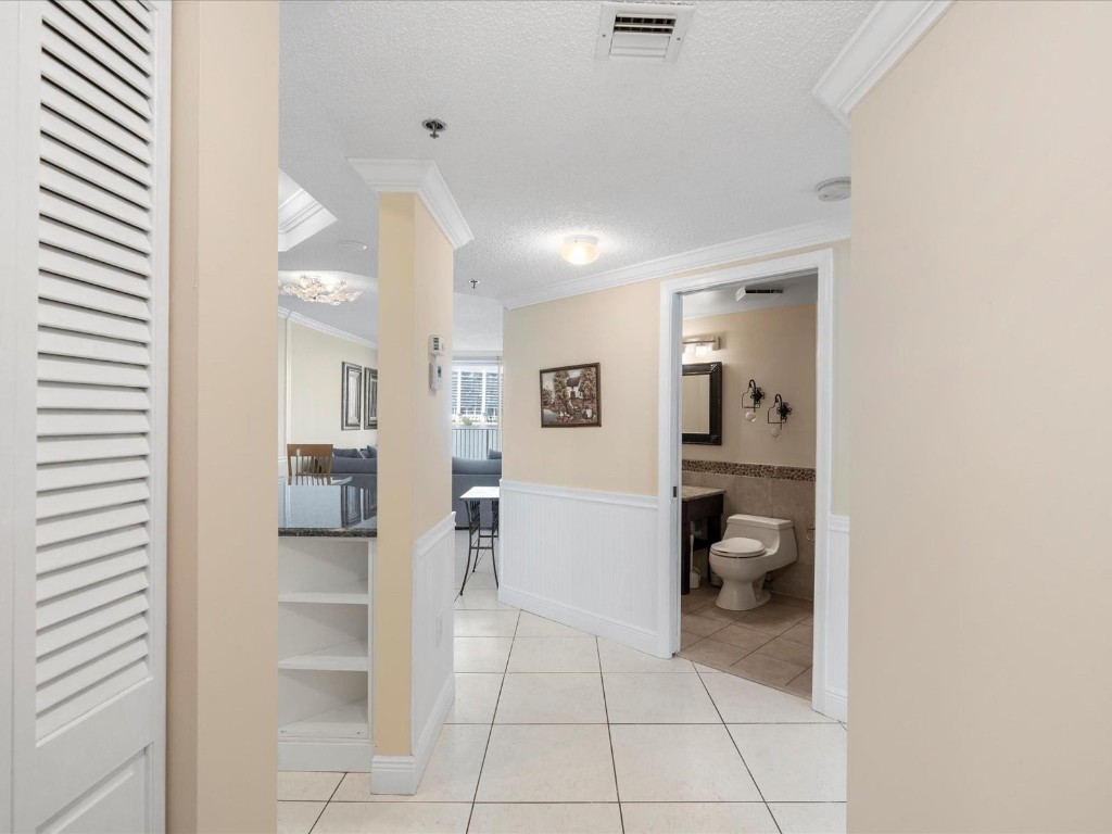 LES PELICANS CONDO - Residential