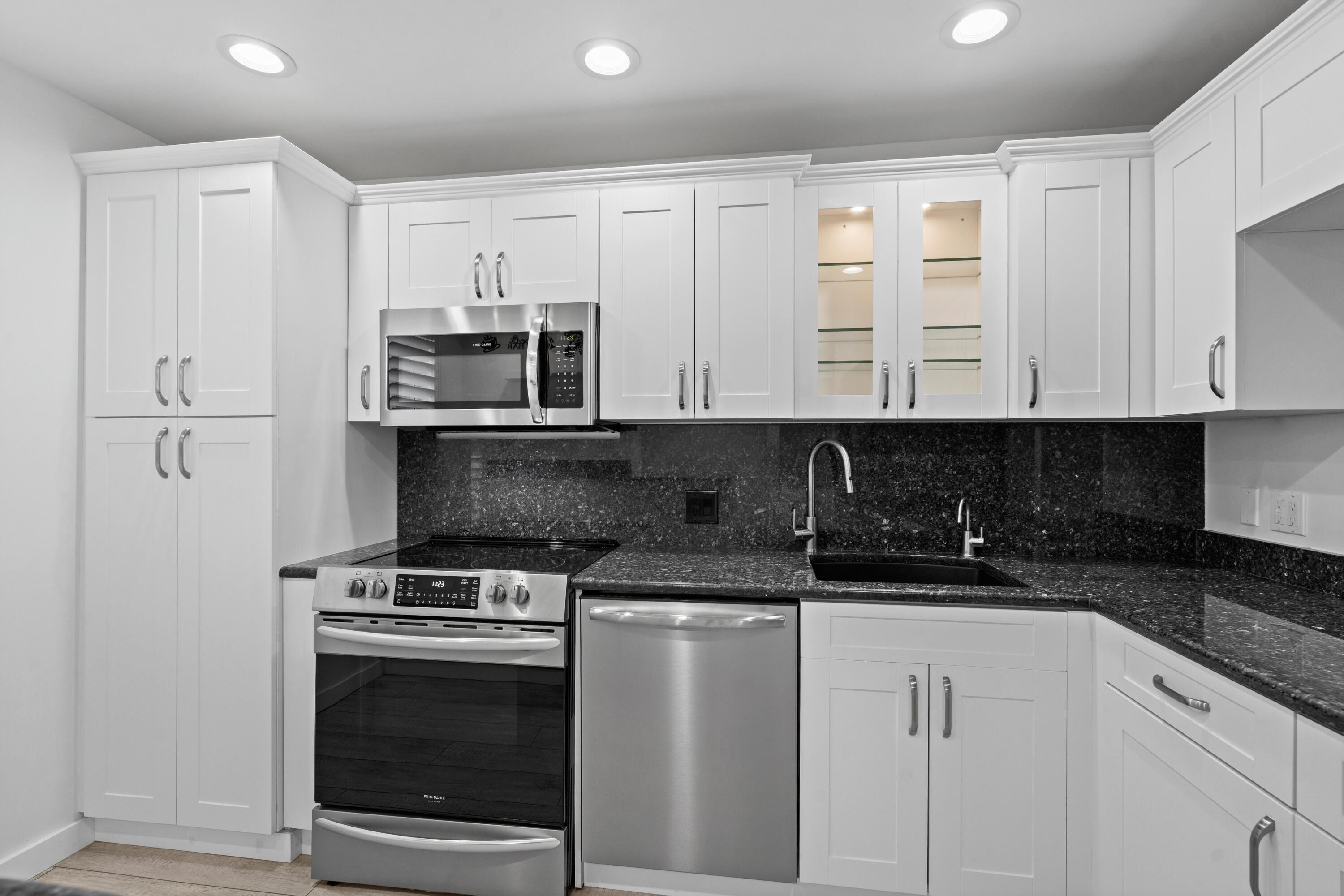 THE WINDJAMMER CONDO APARTMENTS - Residential