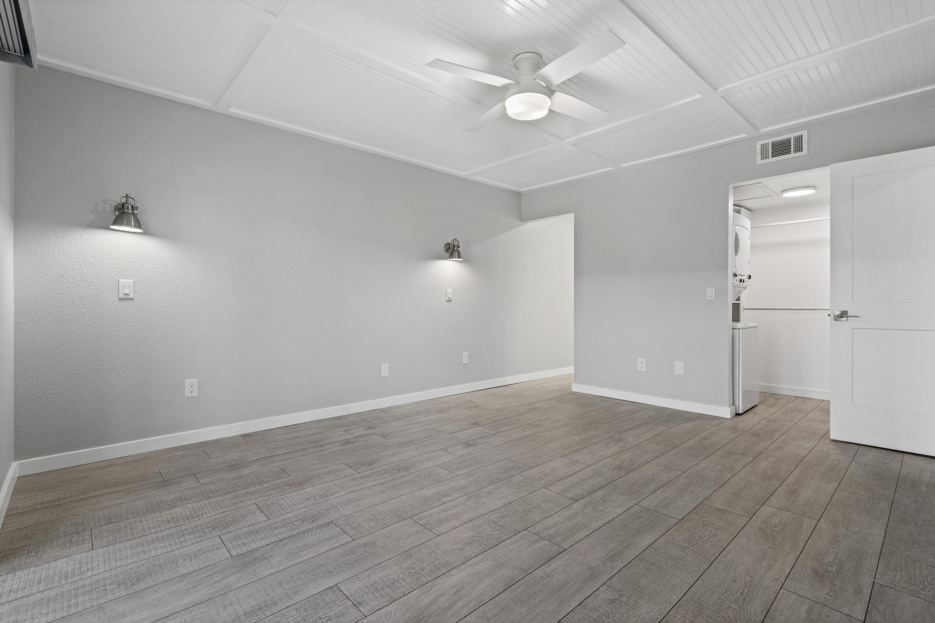 THE WINDJAMMER CONDO APARTMENTS - Residential