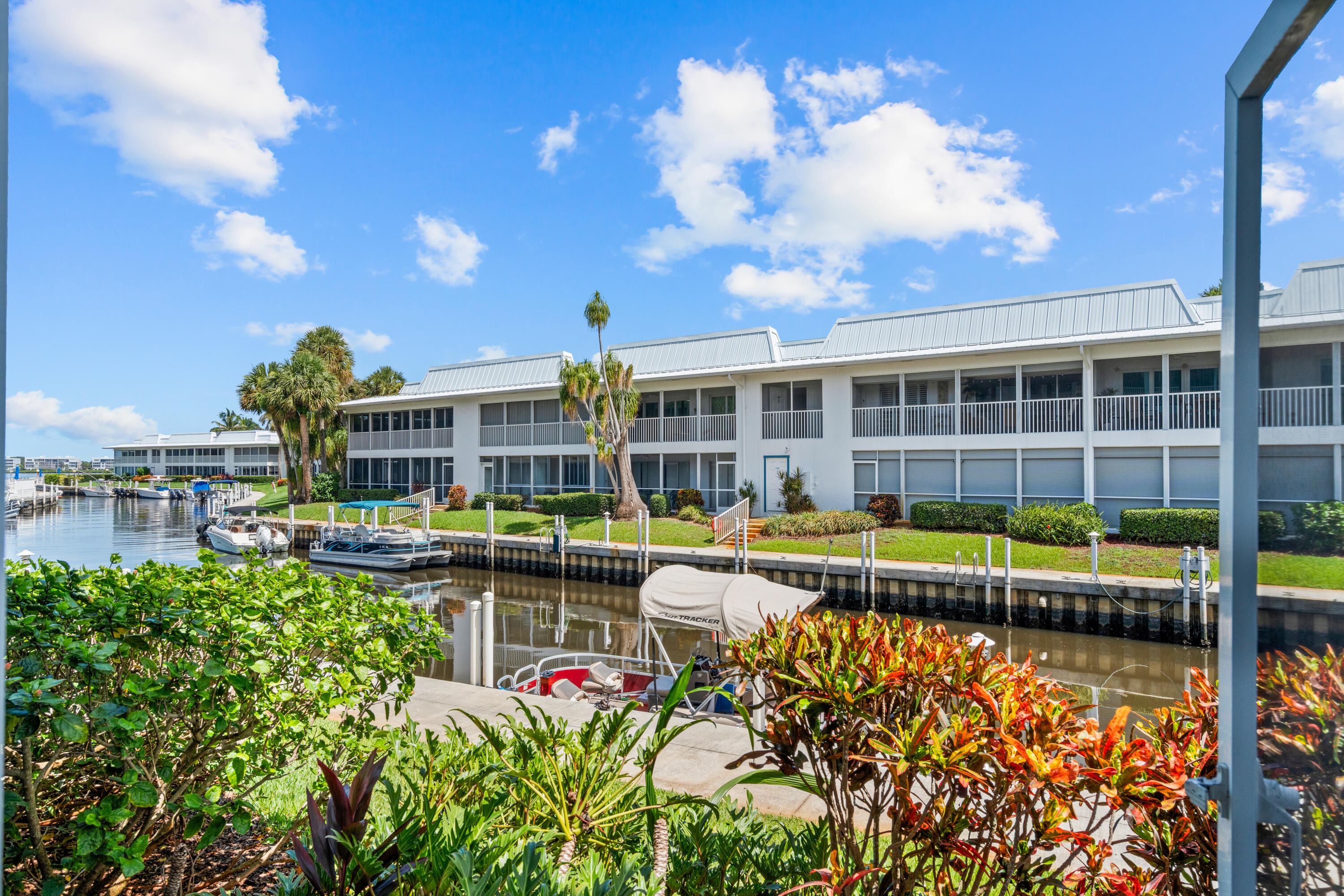 THE WINDJAMMER CONDO APARTMENTS - Residential