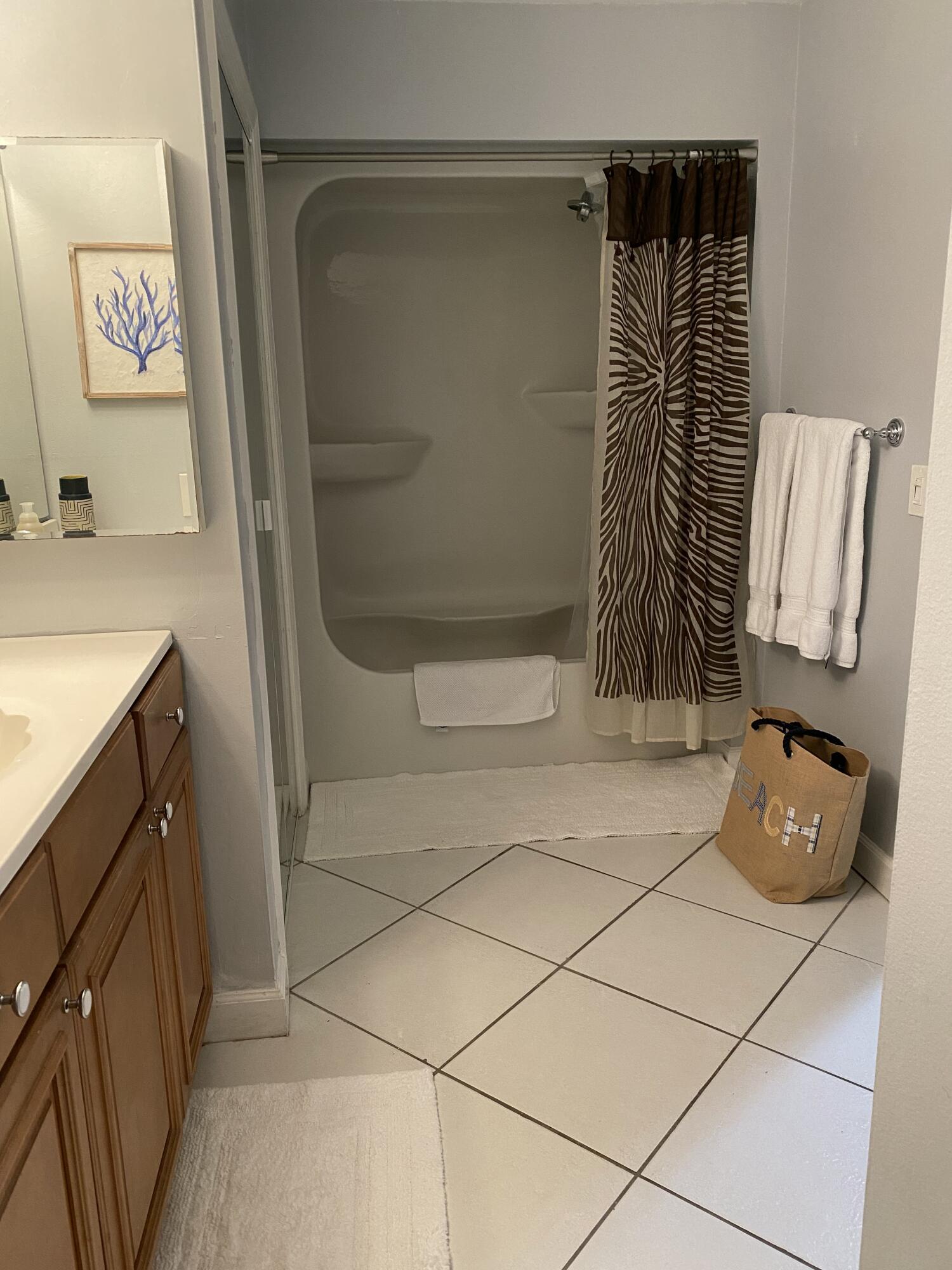 SEA LOFTERS CONDO - Residential