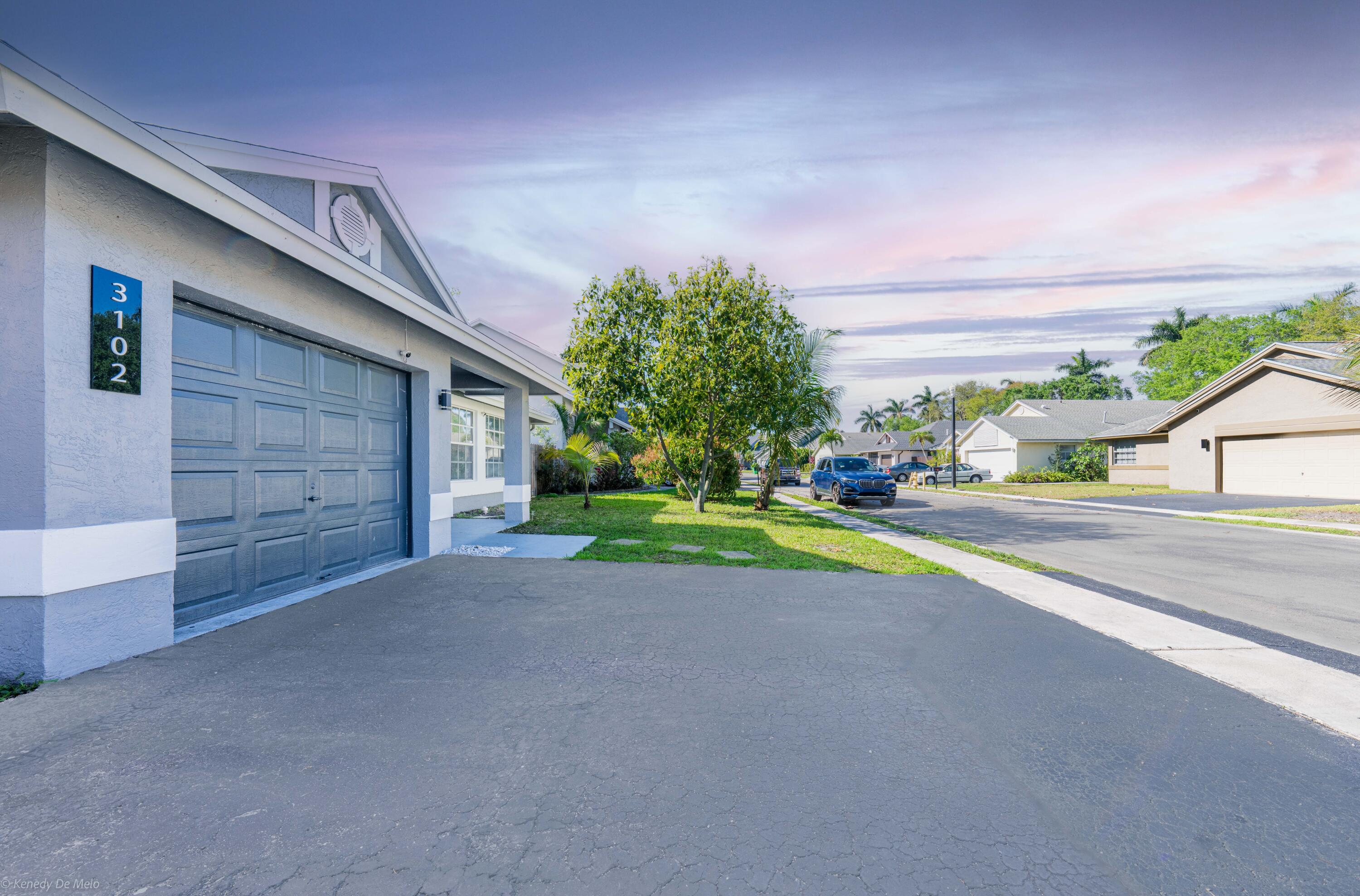 SAWGRASS ESTATES - Residential