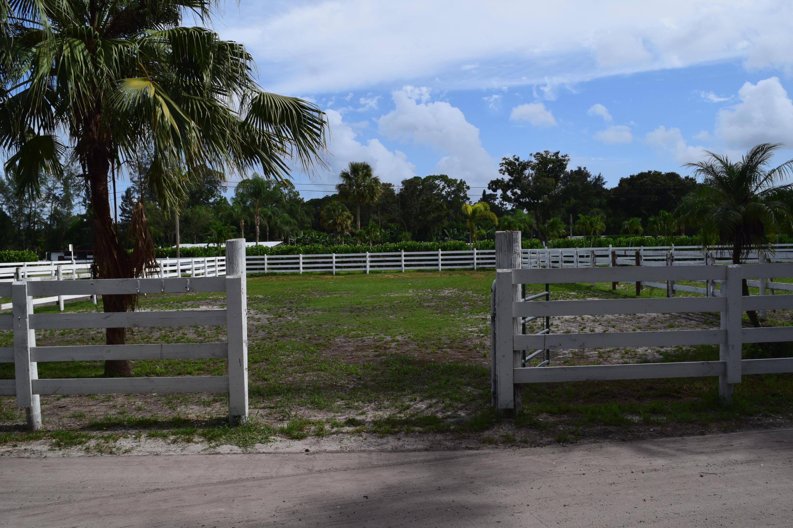 LOXAHATCHEE GROVES - Land