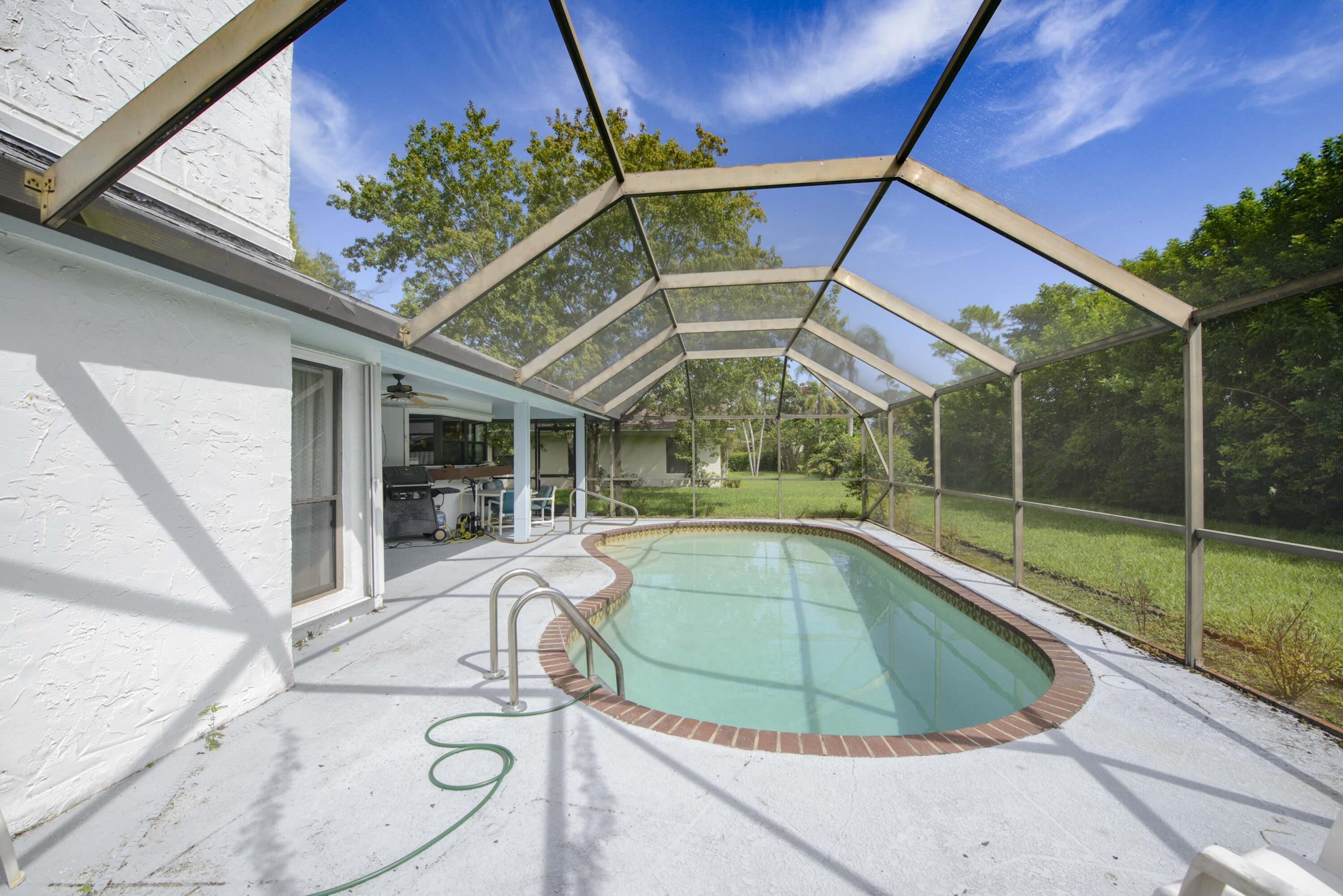 PINEWOOD EAST 2 OF WELLINGTON - Residential