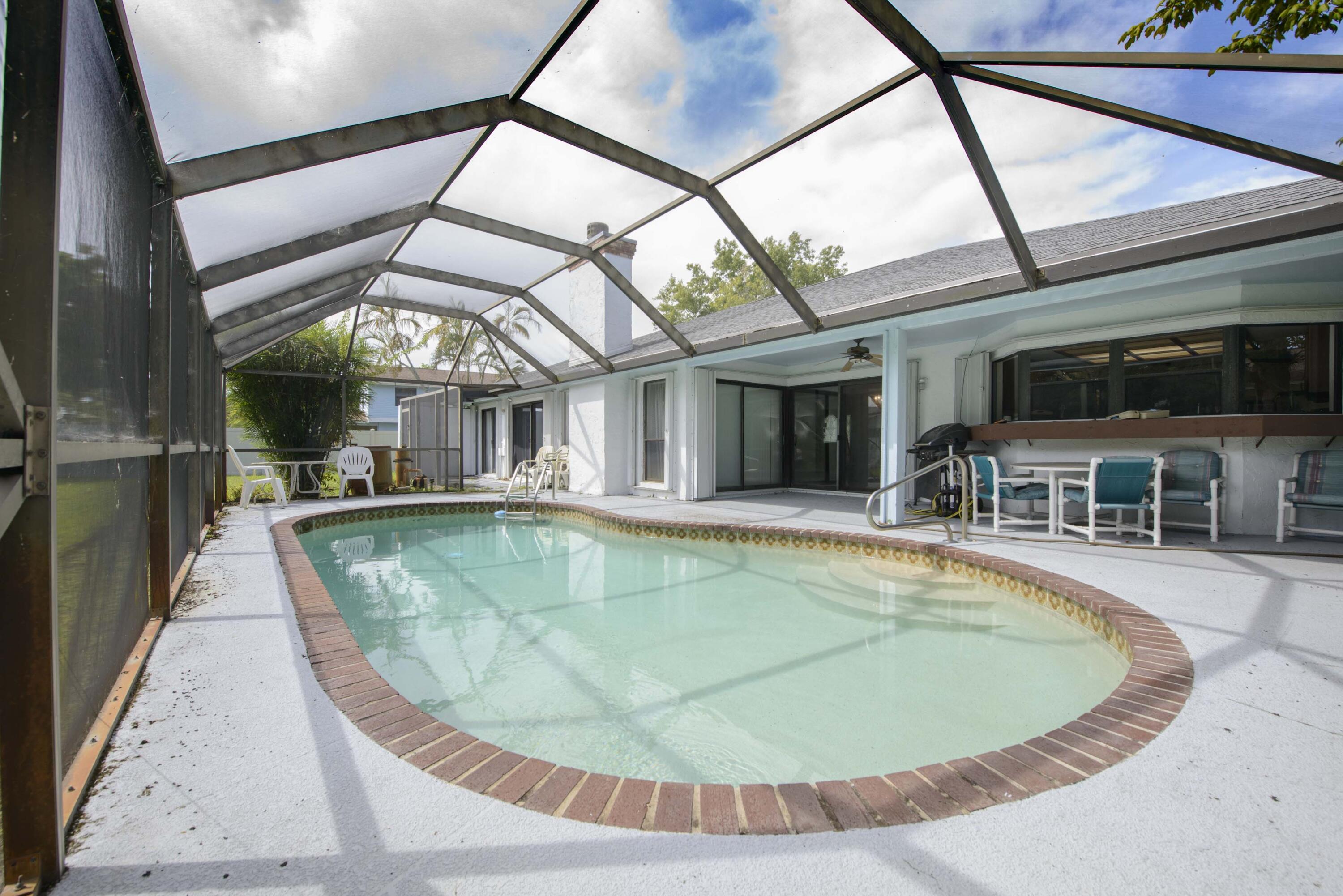 PINEWOOD EAST 2 OF WELLINGTON - Residential